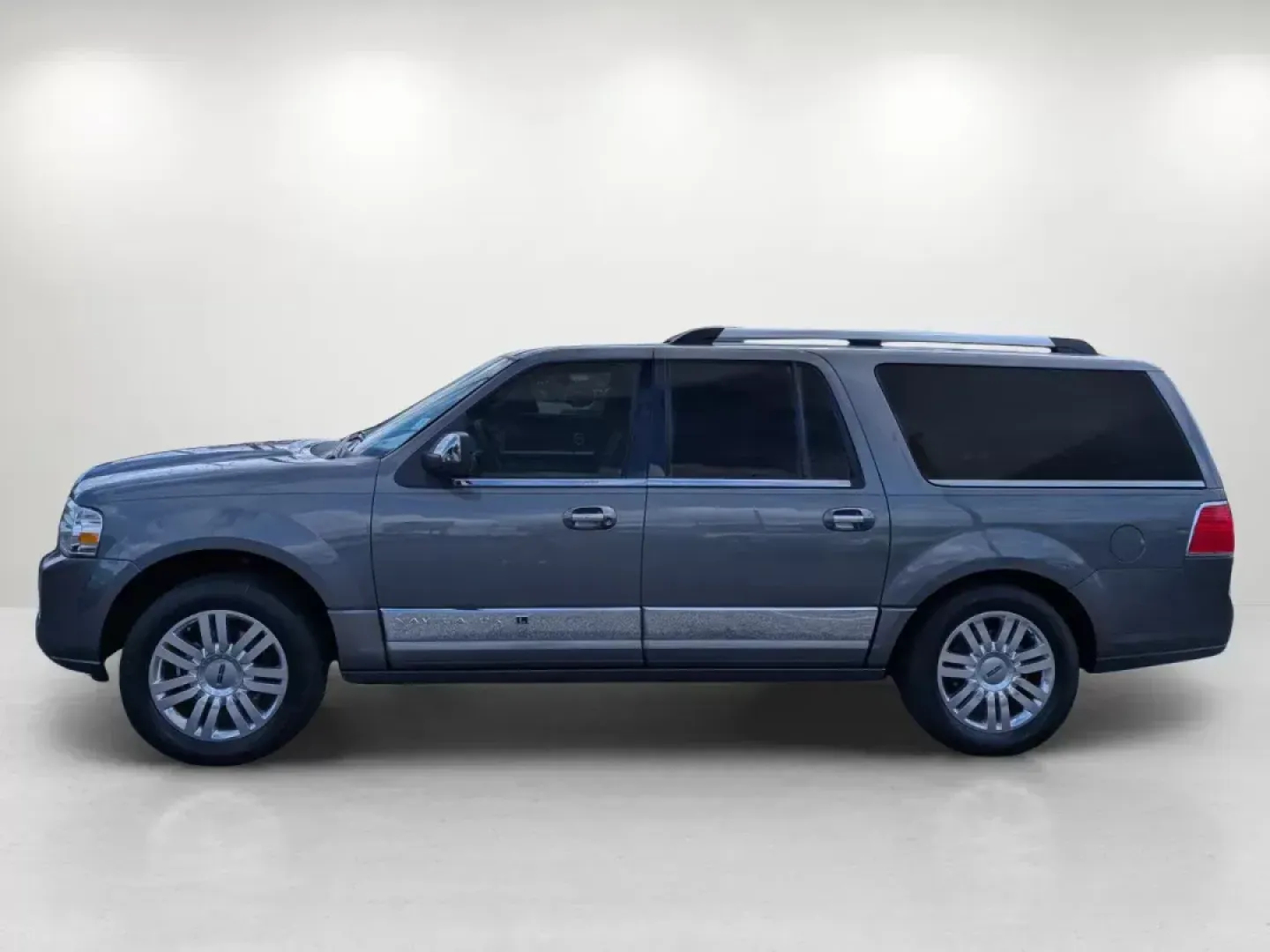 2012 Lincoln Navigator L (5LMJJ3H56CE) with an Gas/Ethanol V8 5.4L/330 engine, 6-Speed Automatic transmission, located at 3959 U.S. 80 W, Phenix City, AL, 36870, (334) 297-4885, 32.469296, -85.135185 - 2012 Lincoln Navigator L - Photo#8