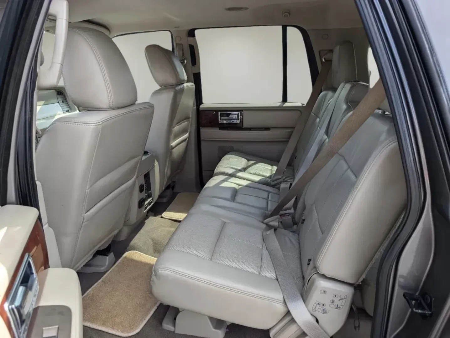 2012 Lincoln Navigator L (5LMJJ3H56CE) with an Gas/Ethanol V8 5.4L/330 engine, 6-Speed Automatic transmission, located at 3959 U.S. 80 W, Phenix City, AL, 36870, (334) 297-4885, 32.469296, -85.135185 - 2012 Lincoln Navigator L - Photo#11