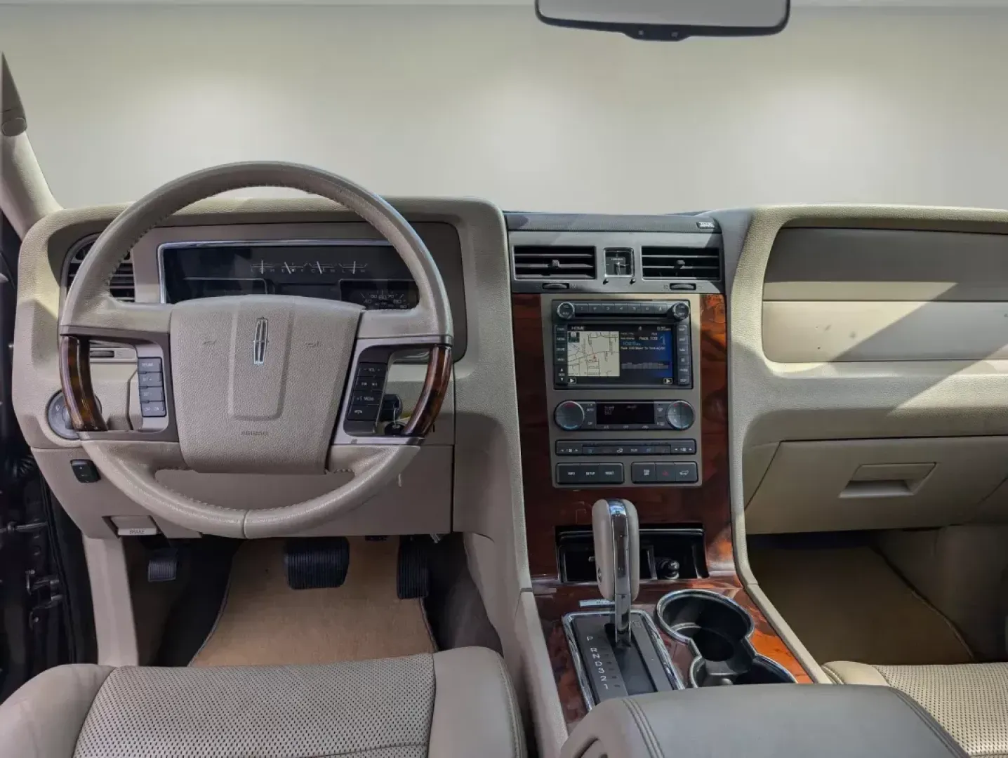 2012 Lincoln Navigator L (5LMJJ3H56CE) with an Gas/Ethanol V8 5.4L/330 engine, 6-Speed Automatic transmission, located at 3959 U.S. 80 W, Phenix City, AL, 36870, (334) 297-4885, 32.469296, -85.135185 - 2012 Lincoln Navigator L - Photo#13