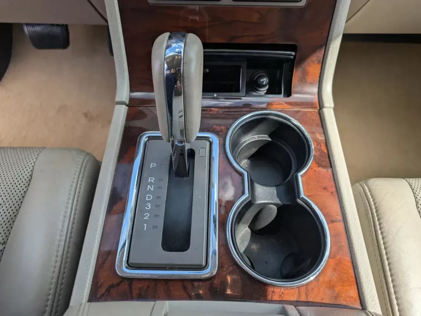2012 Lincoln Navigator L (5LMJJ3H56CE) with an Gas/Ethanol V8 5.4L/330 engine, 6-Speed Automatic transmission, located at 3959 U.S. 80 W, Phenix City, AL, 36870, (334) 297-4885, 32.469296, -85.135185 - 2012 Lincoln Navigator L - Photo#14
