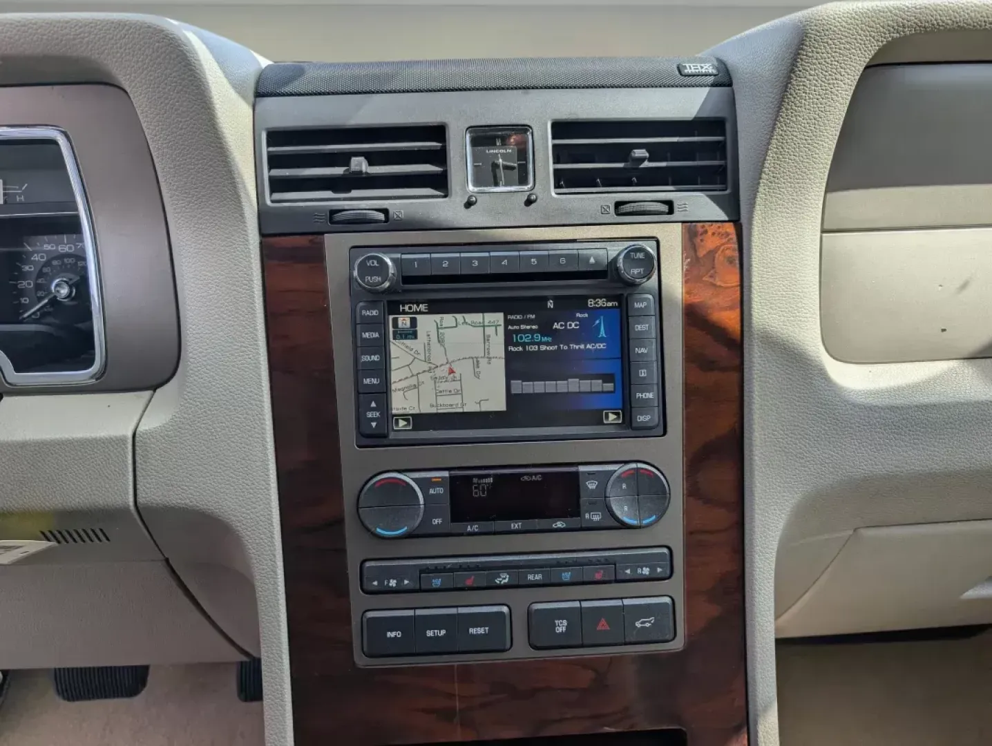 2012 Lincoln Navigator L (5LMJJ3H56CE) with an Gas/Ethanol V8 5.4L/330 engine, 6-Speed Automatic transmission, located at 3959 U.S. 80 W, Phenix City, AL, 36870, (334) 297-4885, 32.469296, -85.135185 - 2012 Lincoln Navigator L - Photo#15