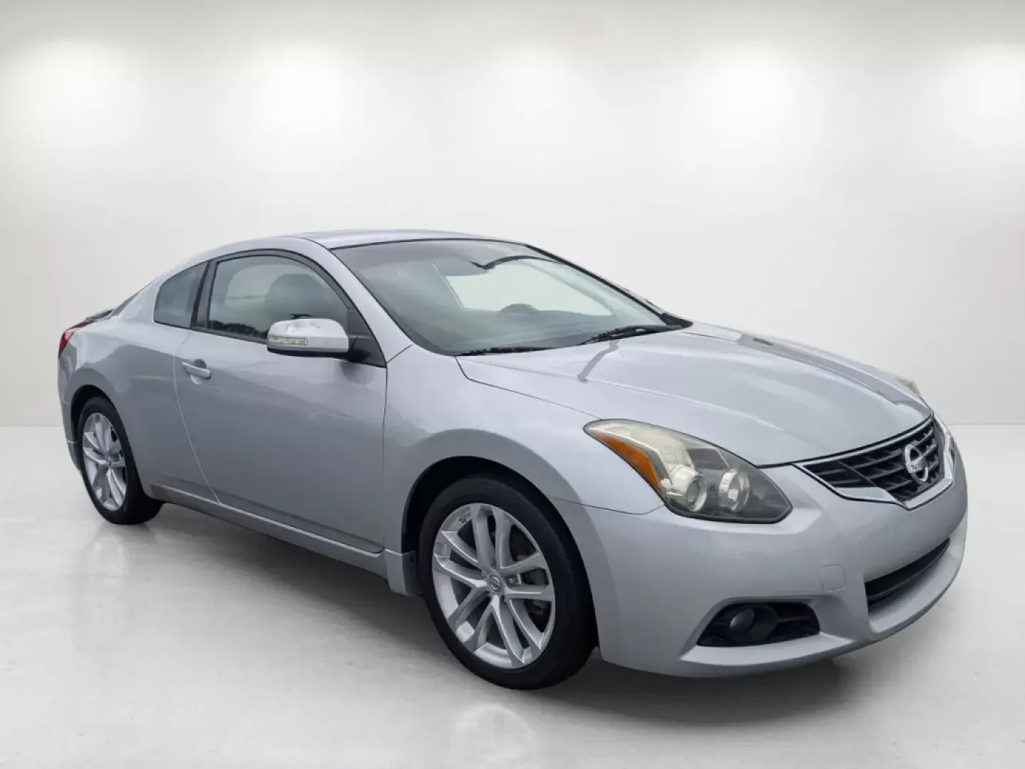 2012 /Red Nissan Altima 3.5 SR (1N4BL2EP0CC) with an Other engine, located at 1430 Gateway Drive, Opelika, AL, 36801, (334) 239-0944, 32.637871, -85.409790 - **Unleash Your Everyday Adventure with the 2012 Nissan Altima 3.5 SR at Gils Auto in Phenix City!**<br /> <br /> Are you on the lookout for a stylish yet practical vehicle that complements your dynamic lifestyle? Look no further than the 2012 Nissan Altima 3.5 SR, now available at Gils Auto, your go - Photo#2