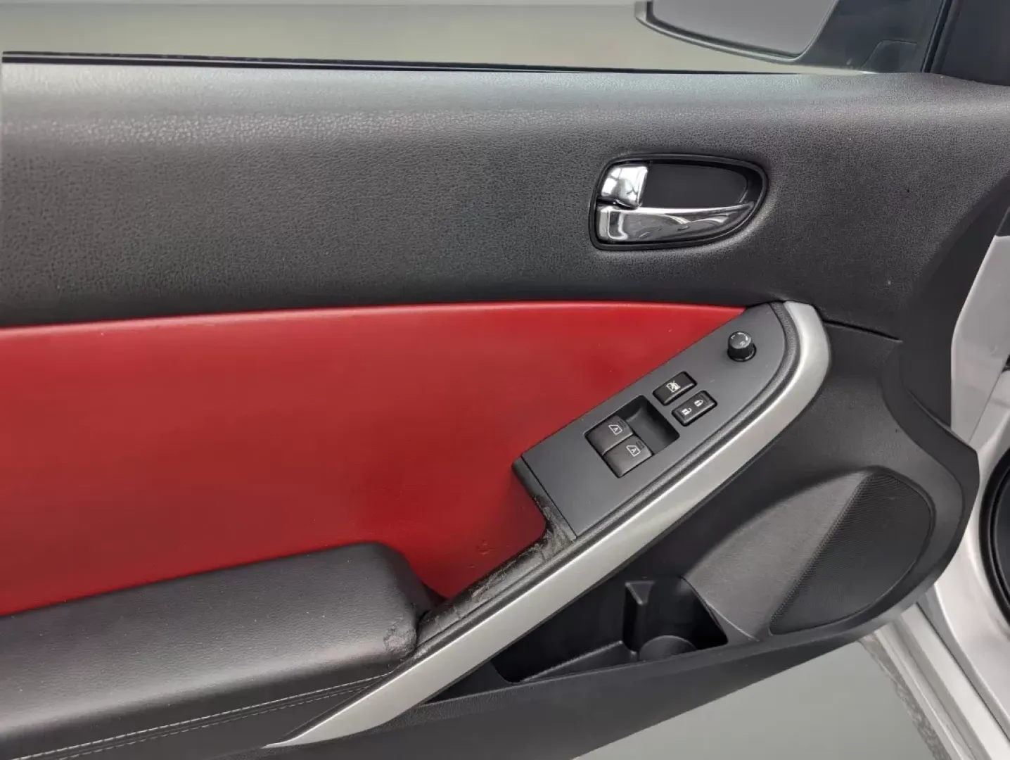 2012 /Red Nissan Altima 3.5 SR (1N4BL2EP0CC) with an Other engine, located at 1430 Gateway Drive, Opelika, AL, 36801, (334) 239-0944, 32.637871, -85.409790 - **Unleash Your Everyday Adventure with the 2012 Nissan Altima 3.5 SR at Gils Auto in Phenix City!**<br /> <br /> Are you on the lookout for a stylish yet practical vehicle that complements your dynamic lifestyle? Look no further than the 2012 Nissan Altima 3.5 SR, now available at Gils Auto, your go - Photo#8