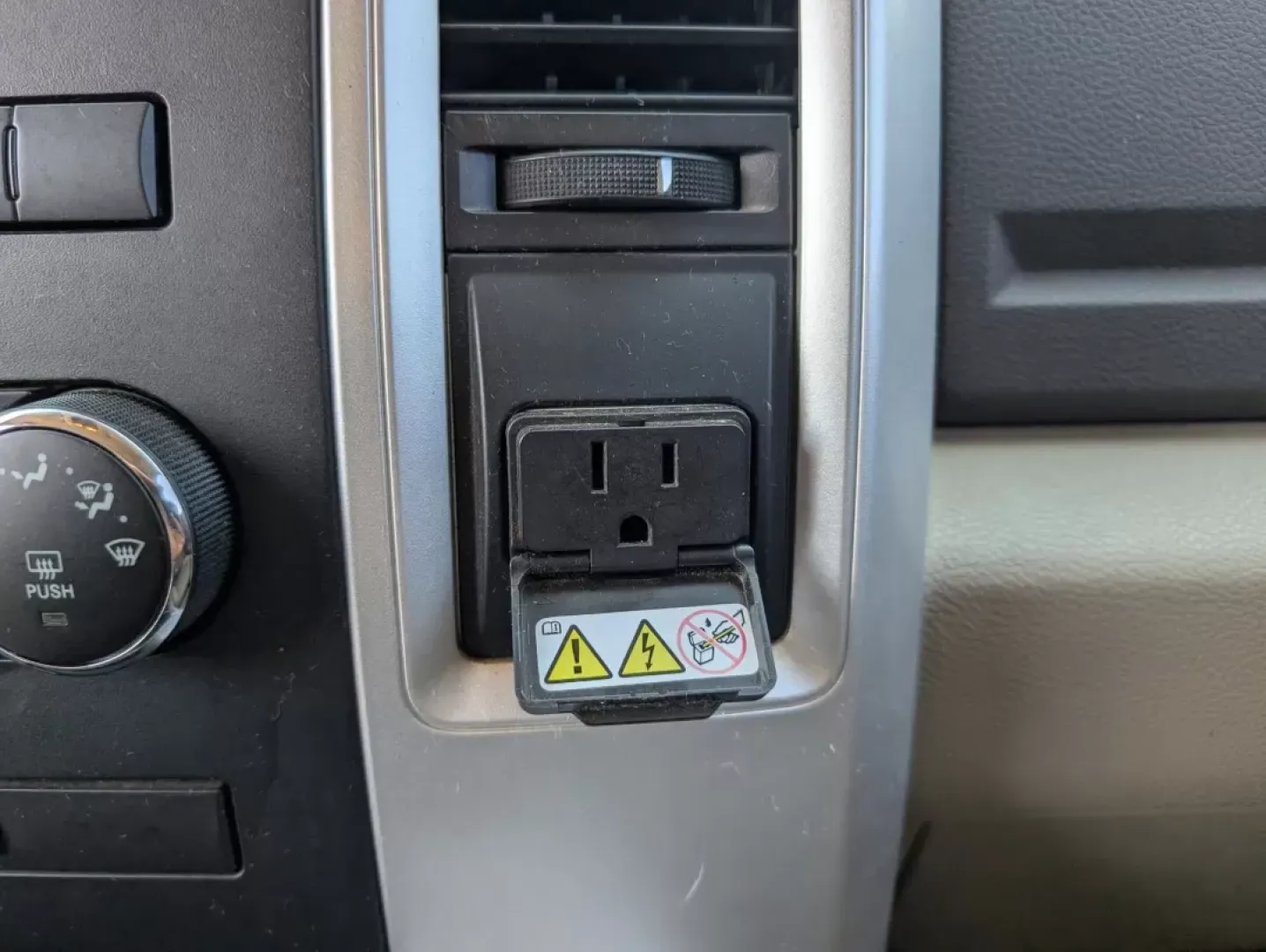 2012 /Light Pebble Beige/Bark Brown Ram 1500 Big Horn (1C6RD6LT3CS) with an Other engine, located at 3959 U.S. 80 W, Phenix City, AL, 36870, (334) 297-4885, 32.469296, -85.135185 - Are you in the market for a reliable truck that can handle everything from family adventures to weekend projects? Look no further than this 2012 Ram 1500 Big Horn, ready to take your lifestyle to the next level. Ideal for those who need a dependable vehicle with a touch of comfort and style, this cr - Photo#13