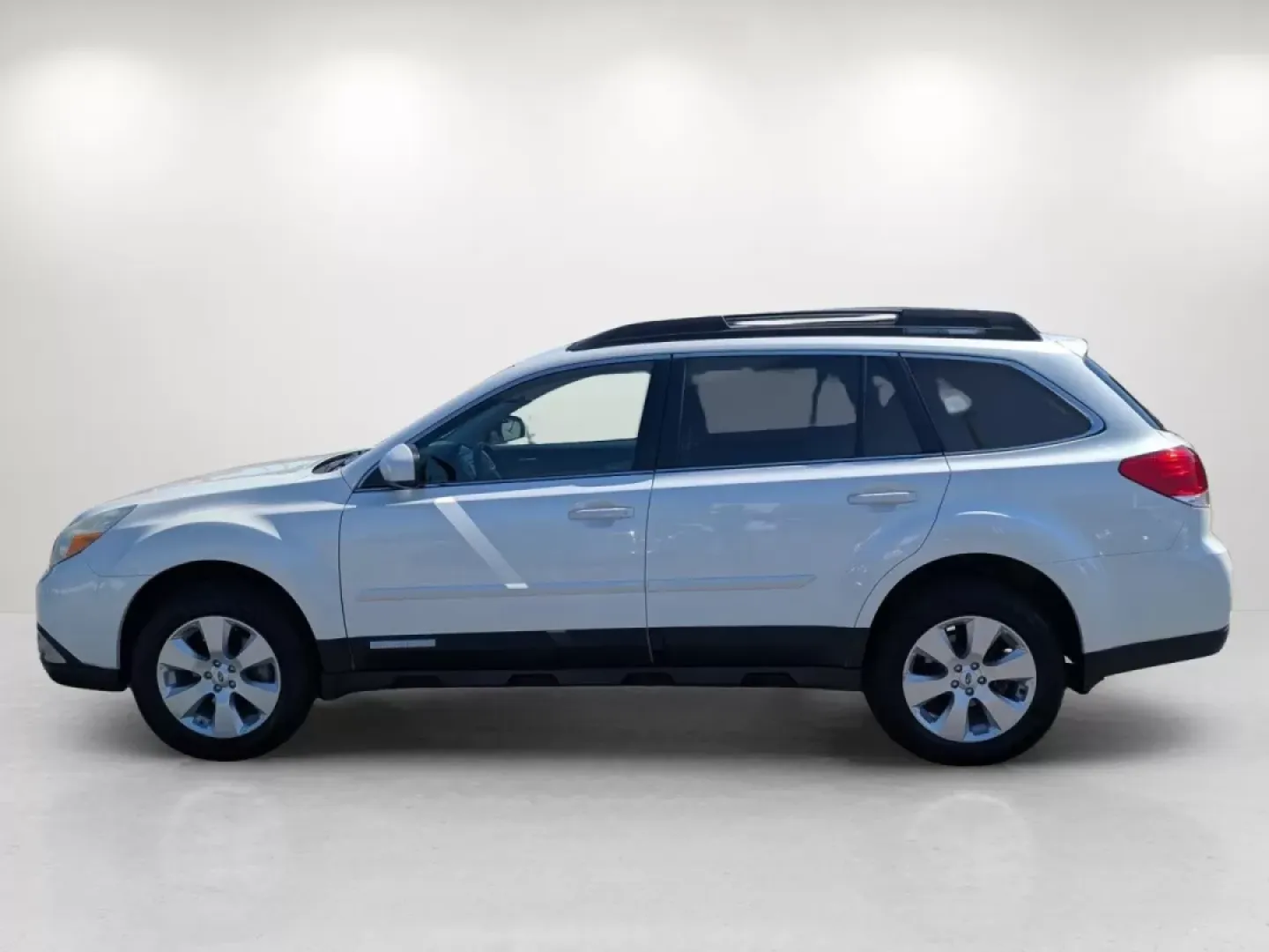 2012 /Warm Ivory Subaru Outback 2.5i Limited (4S4BRBKC5C3) with an Other engine, located at 1430 Gateway Drive, Opelika, AL, 36801, (334) 239-0944, 32.637871, -85.409790 - **Adventure Awaits with the 2012 Subaru Outback 2.5i Limited Your Perfect Companion for Family Road Trips!**<br /> <br /> Are you ready to embark on unforgettable journeys with your family or friends? The 2012 Subaru Outback 2.5i Limited is the ideal vehicle that combines comfort, space, and versat - Photo#7