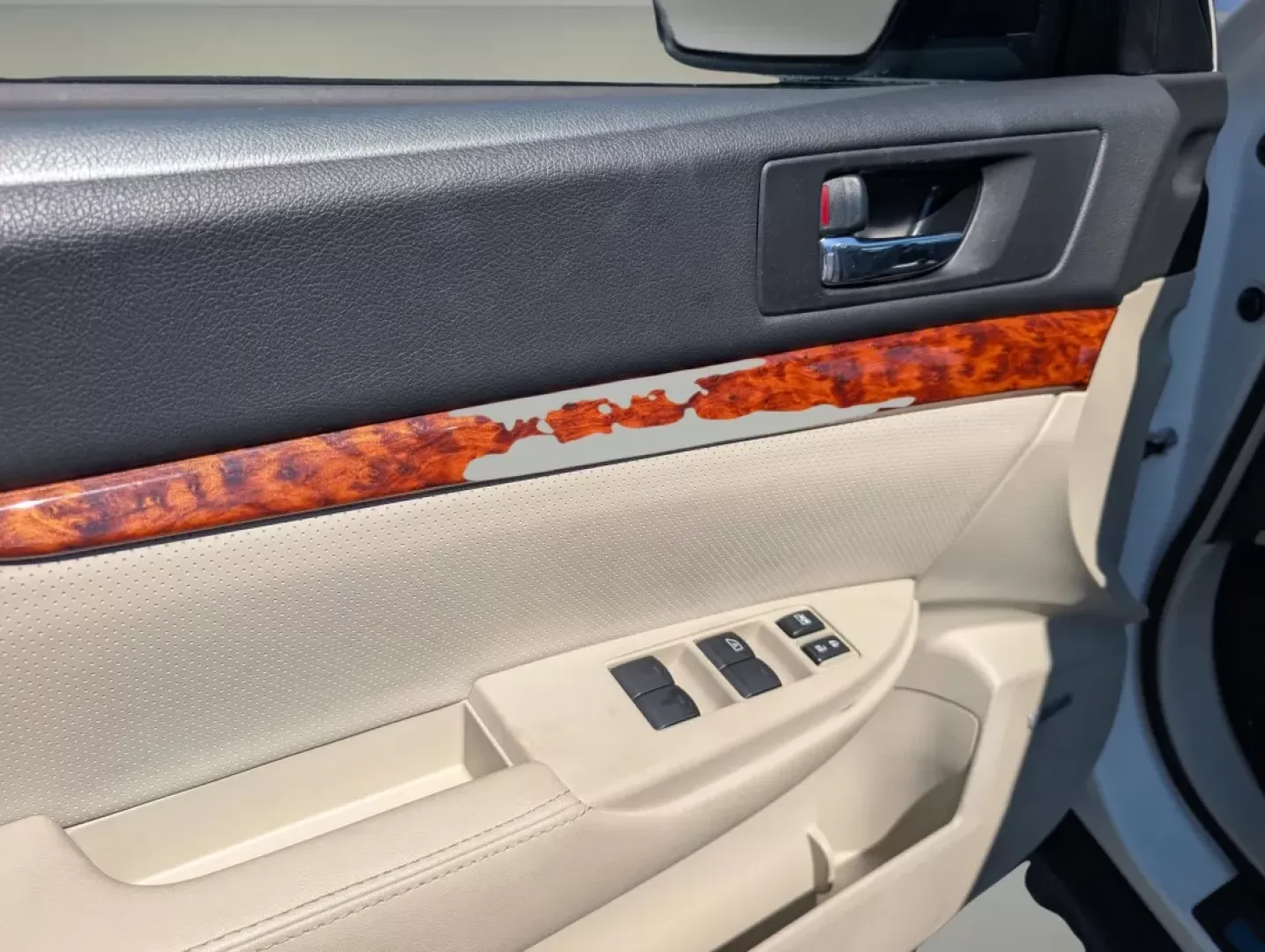 2012 /Warm Ivory Subaru Outback 2.5i Limited (4S4BRBKC5C3) with an Other engine, located at 1430 Gateway Drive, Opelika, AL, 36801, (334) 239-0944, 32.637871, -85.409790 - **Adventure Awaits with the 2012 Subaru Outback 2.5i Limited Your Perfect Companion for Family Road Trips!**<br /> <br /> Are you ready to embark on unforgettable journeys with your family or friends? The 2012 Subaru Outback 2.5i Limited is the ideal vehicle that combines comfort, space, and versat - Photo#8