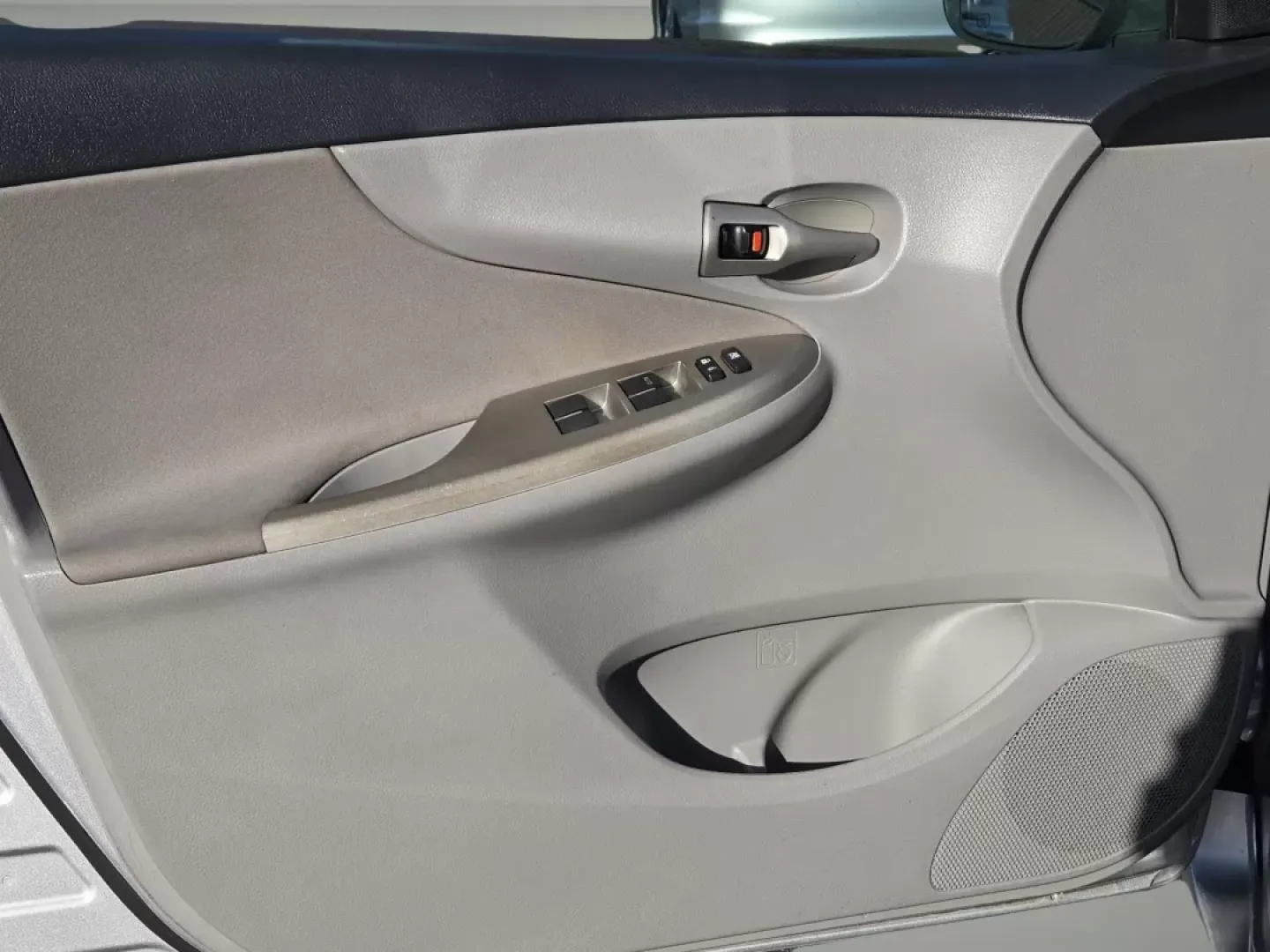 2012 Toyota Corolla LE (2T1BU4EE1CC) with an Other engine, located at 1430 Gateway Drive, Opelika, AL, 36801, (334) 239-0944, 32.637871, -85.409790 - **Discover Your Ideal Commuter Companion: 2012 Toyota Corolla at Gils Auto Phenix City, AL**<br /> <br /> Are you searching for a reliable vehicle that can effortlessly handle your daily commute or weekend adventures? Look no further than this **2012 Toyota Corolla**, available now at **Gils Auto** - Photo#9