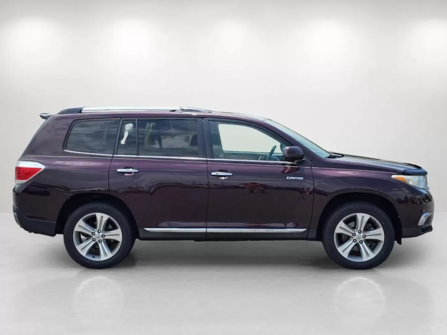 2012 Toyota Highlander Limited (5TDDK3EH2CS) with an Other engine, located at 7000 Northlake Connector, Columbus, GA, 31904, (706) 987-8085, 32.524975, -84.978134 - **Discover Your Next Adventure with the 2012 Toyota Highlander at Gils Auto in Prattville, AL!**<br /> <br /> Are you in search of a versatile SUV that can accommodate your family's needs while offering comfort and style for everyday adventures? Look no further than the 2012 Toyota Highlander Limite - Photo#3