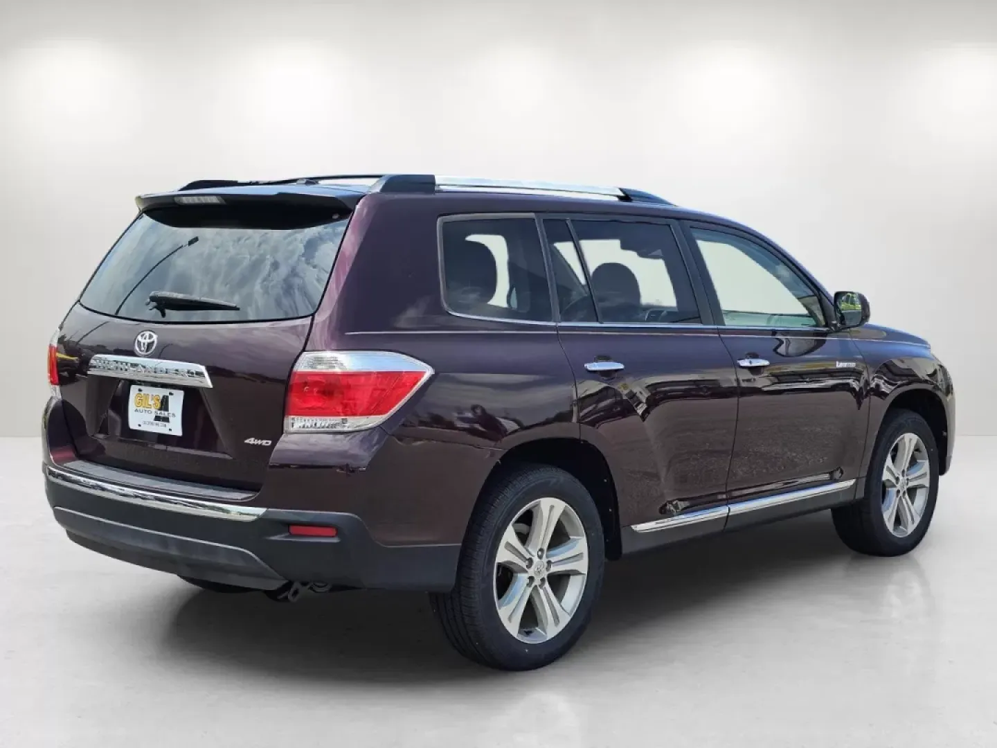 2012 Toyota Highlander Limited (5TDDK3EH2CS) with an Other engine, located at 7000 Northlake Connector, Columbus, GA, 31904, (706) 987-8085, 32.524975, -84.978134 - **Discover Your Next Adventure with the 2012 Toyota Highlander at Gils Auto in Prattville, AL!**<br /> <br /> Are you in search of a versatile SUV that can accommodate your family's needs while offering comfort and style for everyday adventures? Look no further than the 2012 Toyota Highlander Limite - Photo#4