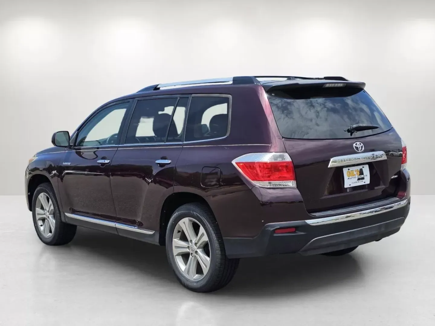 2012 Toyota Highlander Limited (5TDDK3EH2CS) with an Other engine, located at 7000 Northlake Connector, Columbus, GA, 31904, (706) 987-8085, 32.524975, -84.978134 - **Discover Your Next Adventure with the 2012 Toyota Highlander at Gils Auto in Prattville, AL!**<br /> <br /> Are you in search of a versatile SUV that can accommodate your family's needs while offering comfort and style for everyday adventures? Look no further than the 2012 Toyota Highlander Limite - Photo#6