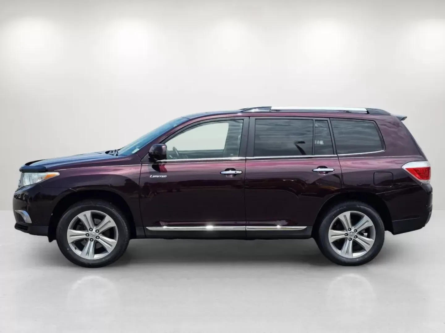 2012 Toyota Highlander Limited (5TDDK3EH2CS) with an Other engine, located at 7000 Northlake Connector, Columbus, GA, 31904, (706) 987-8085, 32.524975, -84.978134 - **Discover Your Next Adventure with the 2012 Toyota Highlander at Gils Auto in Prattville, AL!**<br /> <br /> Are you in search of a versatile SUV that can accommodate your family's needs while offering comfort and style for everyday adventures? Look no further than the 2012 Toyota Highlander Limite - Photo#7