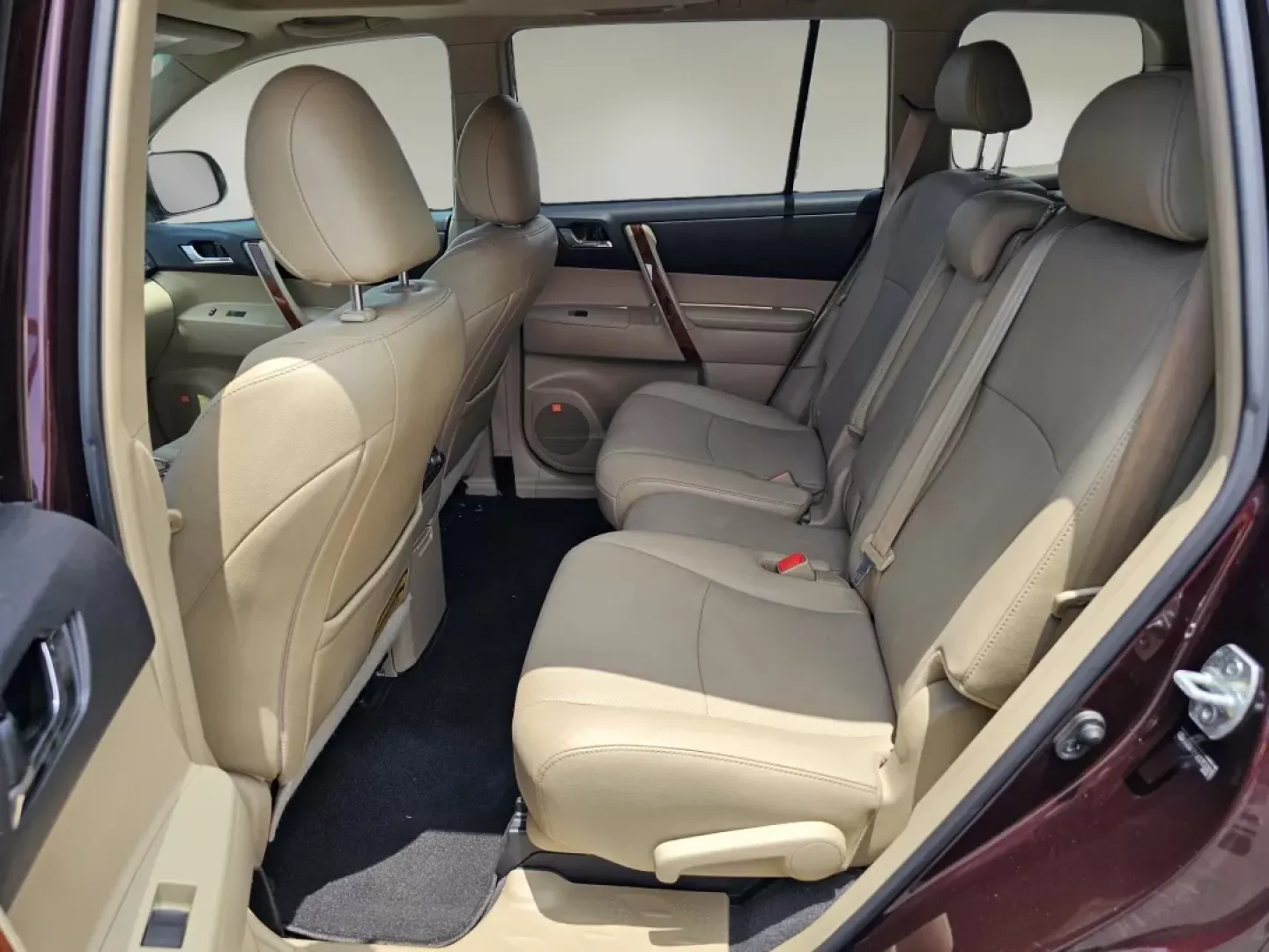 2012 Toyota Highlander Limited (5TDDK3EH2CS) with an Other engine, located at 7000 Northlake Connector, Columbus, GA, 31904, (706) 987-8085, 32.524975, -84.978134 - **Discover Your Next Adventure with the 2012 Toyota Highlander at Gils Auto in Prattville, AL!**<br /> <br /> Are you in search of a versatile SUV that can accommodate your family's needs while offering comfort and style for everyday adventures? Look no further than the 2012 Toyota Highlander Limite - Photo#13