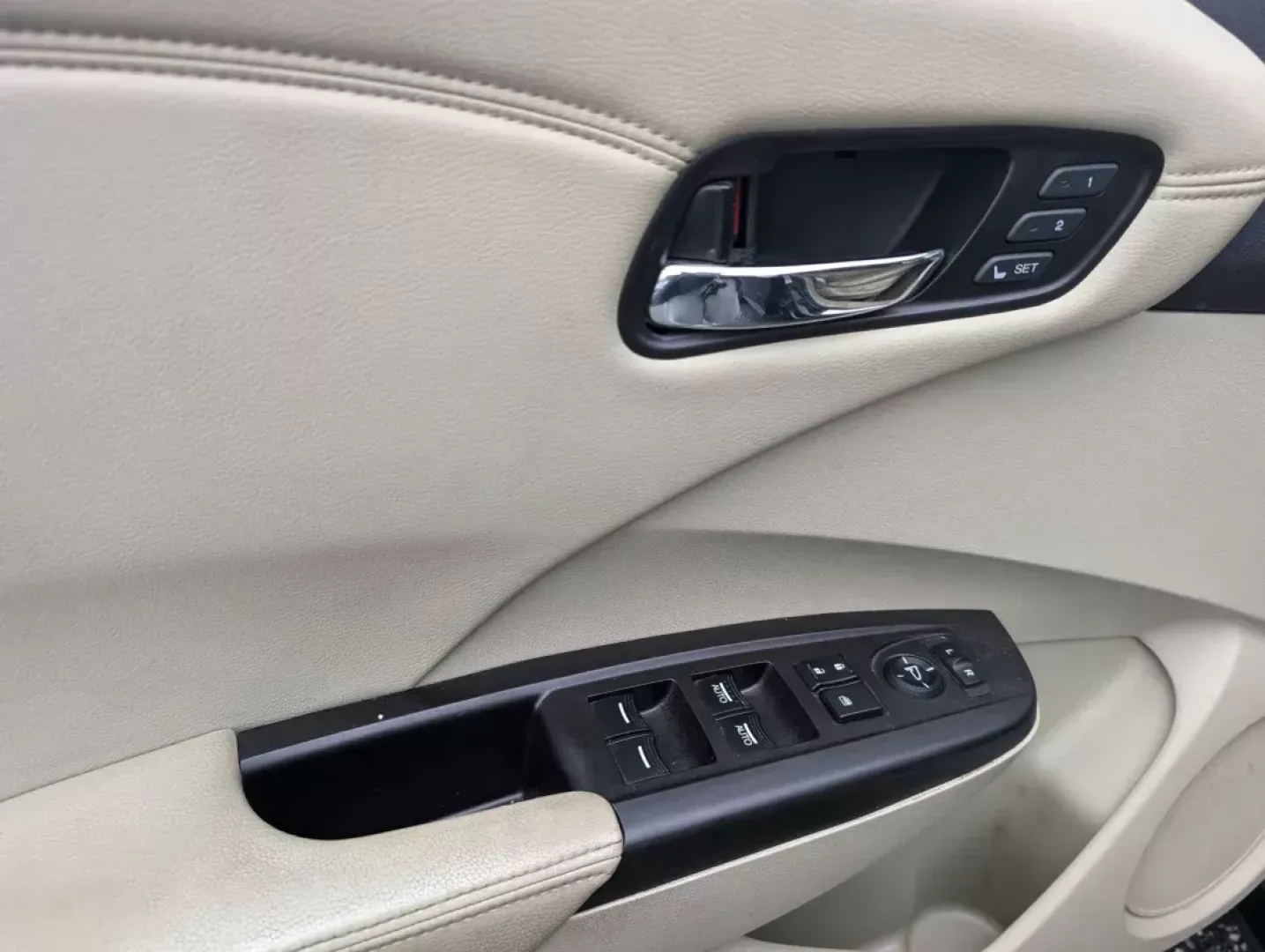2013 Acura RDX (5J8TB3H33DL) with an Gas V6 3.5L/212 engine, 6-Speed Automatic w/Manual Shift transmission, located at 3959 U.S. 80 W, Phenix City, AL, 36870, (334) 297-4885, 32.469296, -85.135185 - 2013 Acura RDX - Photo#8