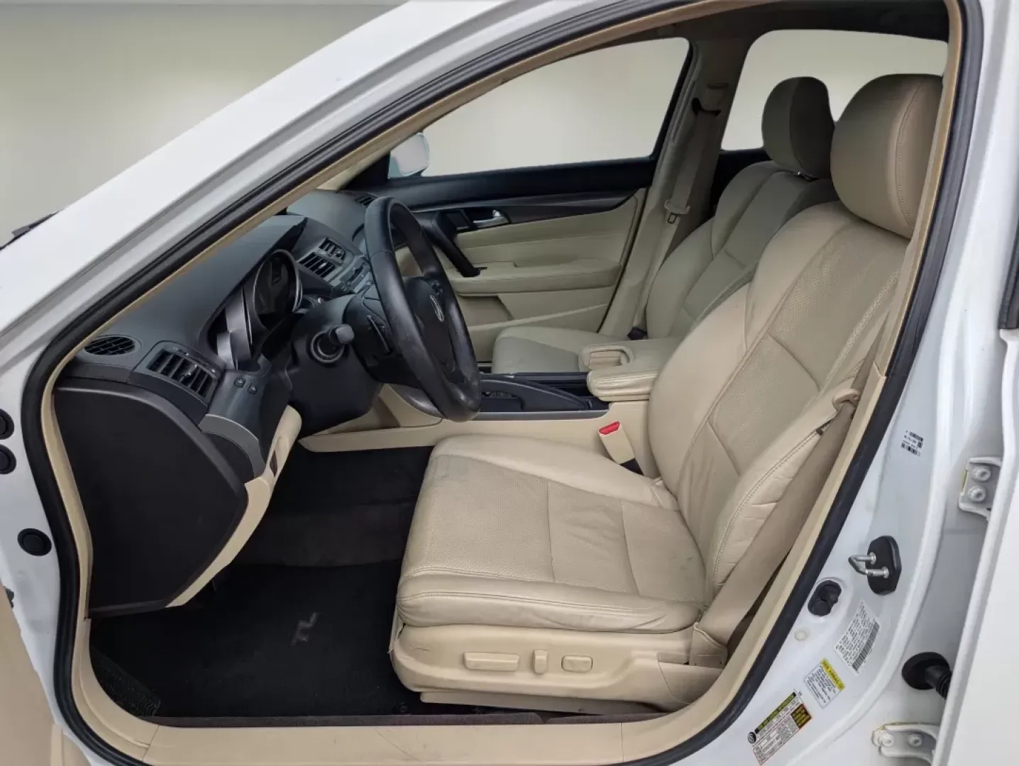 2013 Acura TL Tech (19UUA8F57DA) with an Other engine, located at 521 Old Farm Lane Rd, Prattville, AL, 36066, (334) 325-1505, 32.482460, -86.416367 - **Experience Luxury and Reliability with the 2013 Acura TL Tech Perfect for Your Daily Commute and Weekend Getaways!**<br /> <br /> If you're on the lookout for a reliable vehicle that seamlessly blends luxury with functionality, look no further than the stunning 2013 Acura TL Tech. At Gils Auto, l - Photo#9