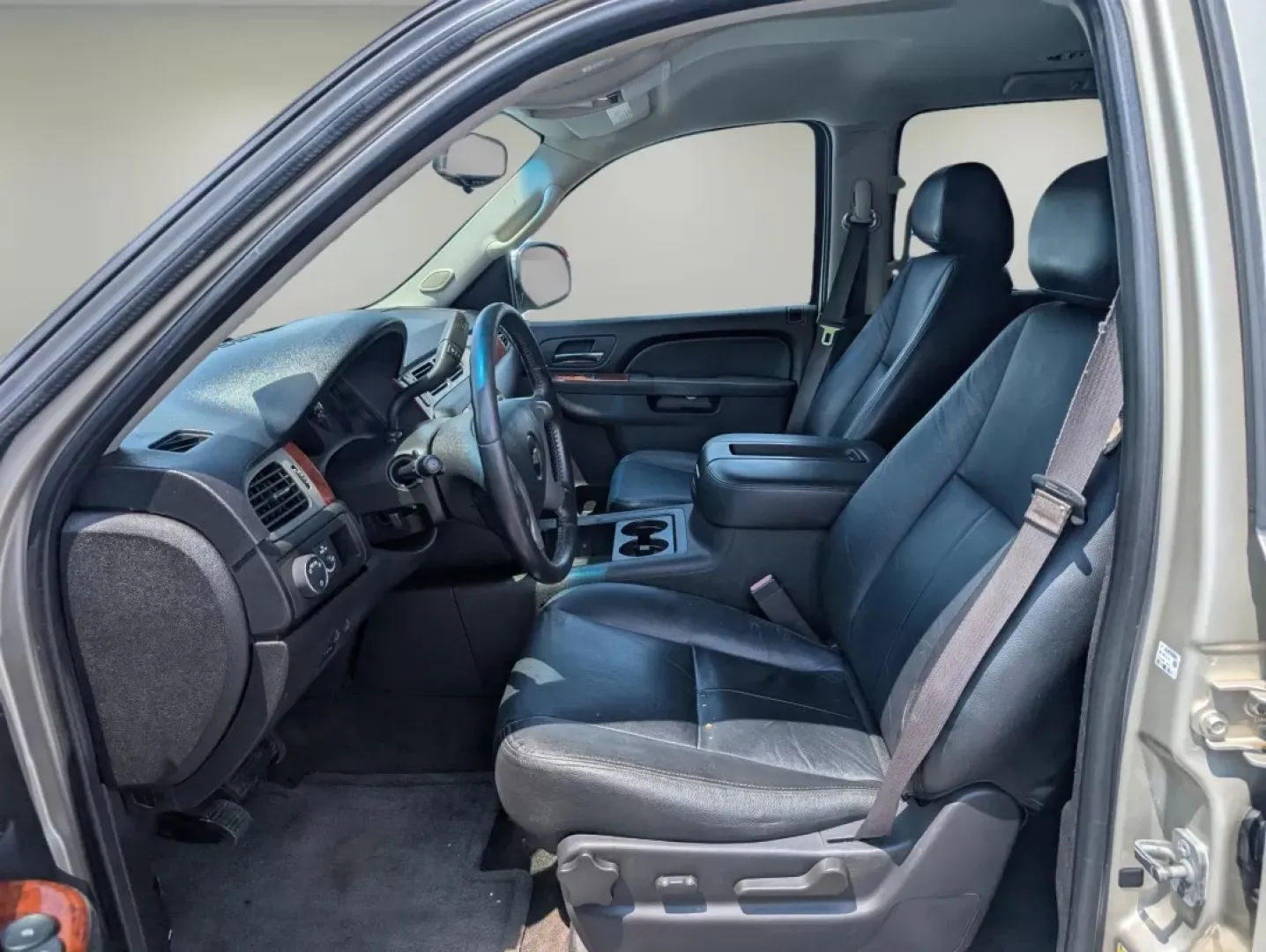 2013 /Ebony Chevrolet Suburban LS (1GNSCHE00DR) with an Other engine, located at 5115 14th Ave., Columbus, GA, 31904, (706) 323-0345, 32.511494, -84.971046 - ### Experience Adventure with the 2013 Chevrolet Suburban at Gils Auto Phenix City<br /> <br /> Are you ready to elevate your family adventures or daily commutes? The 2013 Chevrolet Suburban is your ticket to a life filled with excitement, comfort, and unparalleled capability. Whether you're transp - Photo#9