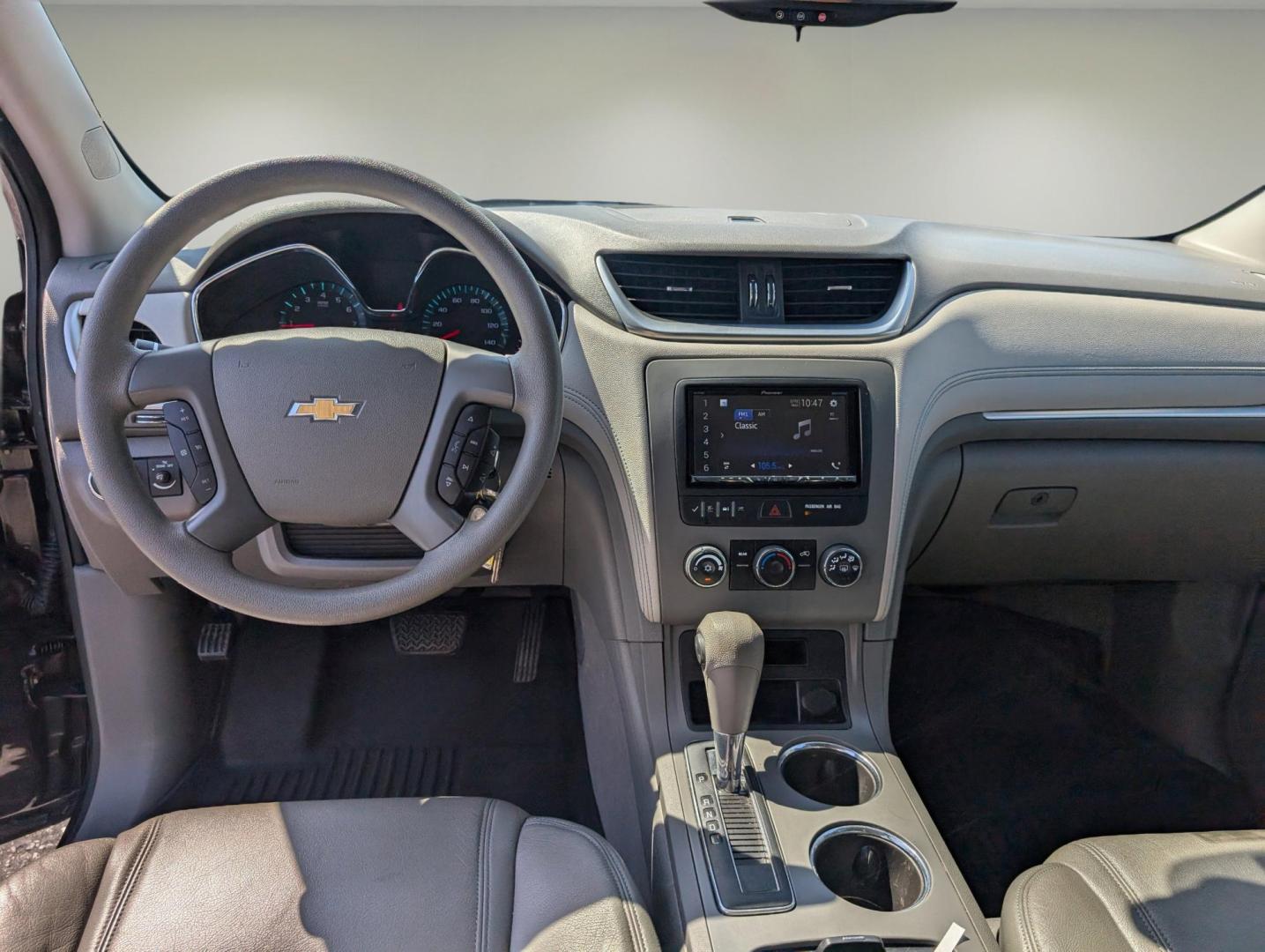 2013 /Dk Titanium/Lt Titanium Chevrolet Traverse LS (1GNKRFKD6DJ) with an Gas V6 3.6L/217 engine, 6-Speed Automatic transmission, located at 7000 Northlake Connector, Columbus, GA, 31904, (706) 987-8085, 32.524975, -84.978134 - 2013 Chevrolet Traverse LS - Photo#13