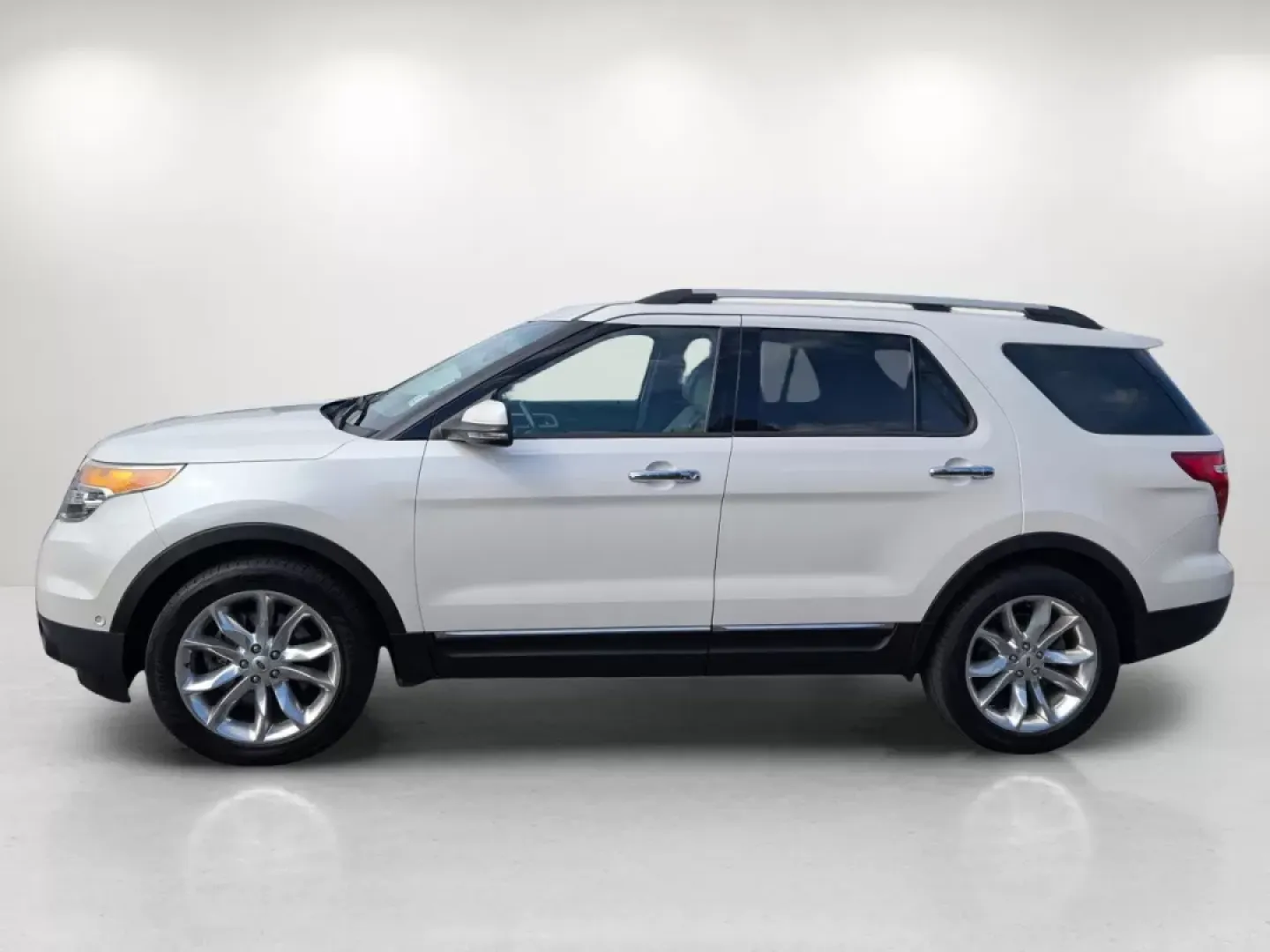 2013 Ford Explorer Limited (1FM5K7F8XDG) with an Other engine, located at 3959 U.S. 80 W, Phenix City, AL, 36870, (334) 297-4885, 32.469296, -85.135185 - **Discover Your Next Adventure with the 2013 Ford Explorer Limited at Gils Auto**<br /> <br /> Are you ready to elevate your family adventures or tackle your daily commute with confidence? Look no further than this stunning 2013 Ford Explorer Limited, perfectly equipped for those who seek both comfo - Photo#7