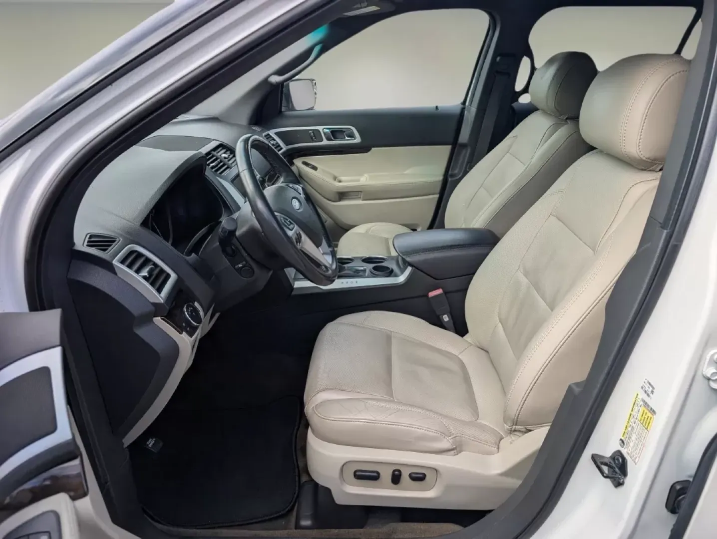 2013 Ford Explorer Limited (1FM5K7F8XDG) with an Other engine, located at 3959 U.S. 80 W, Phenix City, AL, 36870, (334) 297-4885, 32.469296, -85.135185 - **Discover Your Next Adventure with the 2013 Ford Explorer Limited at Gils Auto**<br /> <br /> Are you ready to elevate your family adventures or tackle your daily commute with confidence? Look no further than this stunning 2013 Ford Explorer Limited, perfectly equipped for those who seek both comfo - Photo#9