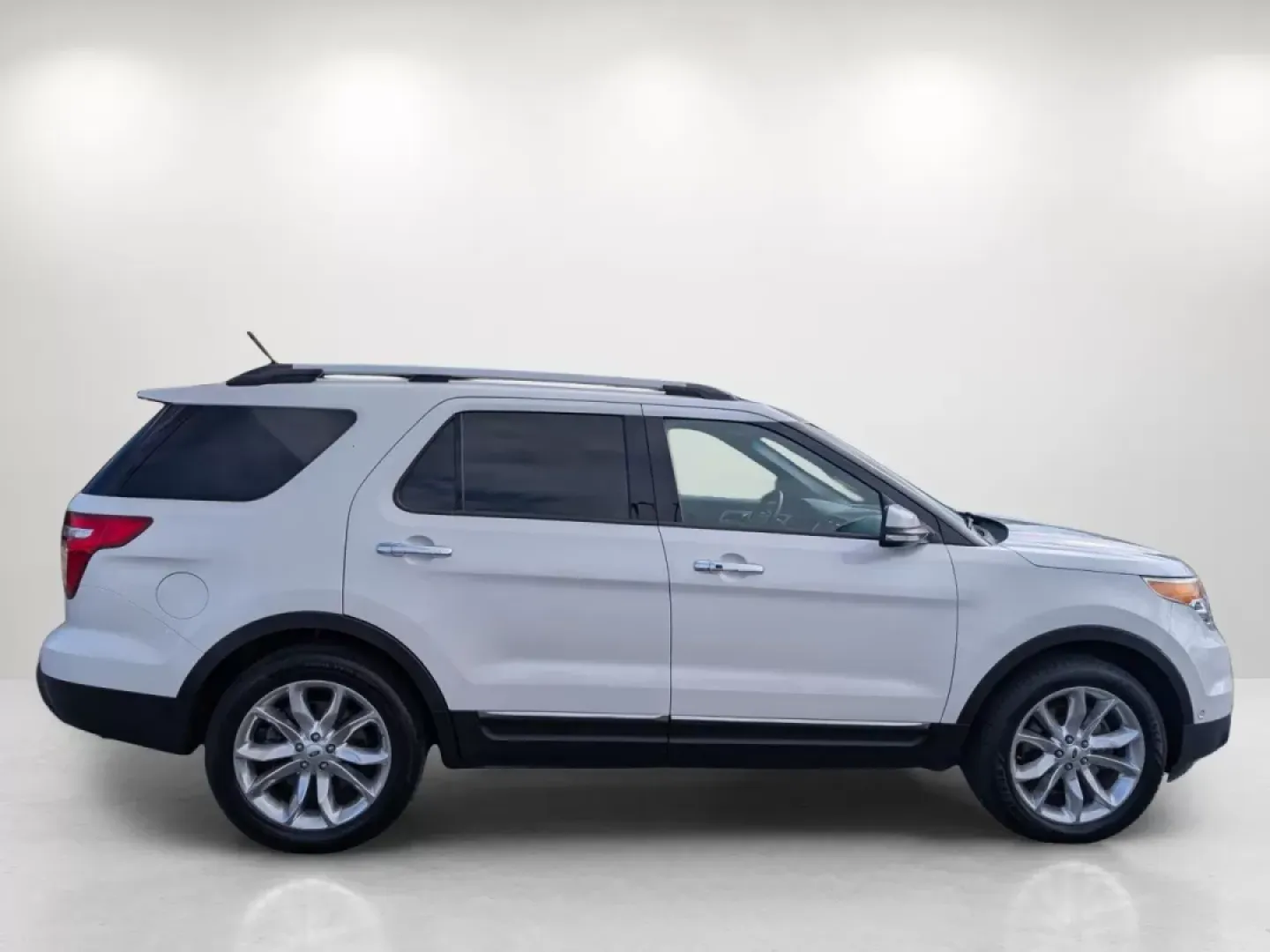 2013 Ford Explorer Limited (1FM5K7F8XDG) with an Other engine, located at 1430 Gateway Drive, Opelika, AL, 36801, (334) 239-0944, 32.637871, -85.409790 - **Discover Your Next Adventure with the 2013 Ford Explorer Limited at Gils Auto**<br /> <br /> Are you ready to elevate your family adventures or tackle your daily commute with confidence? Look no further than this stunning 2013 Ford Explorer Limited, perfectly equipped for those who seek both comfo - Photo#3