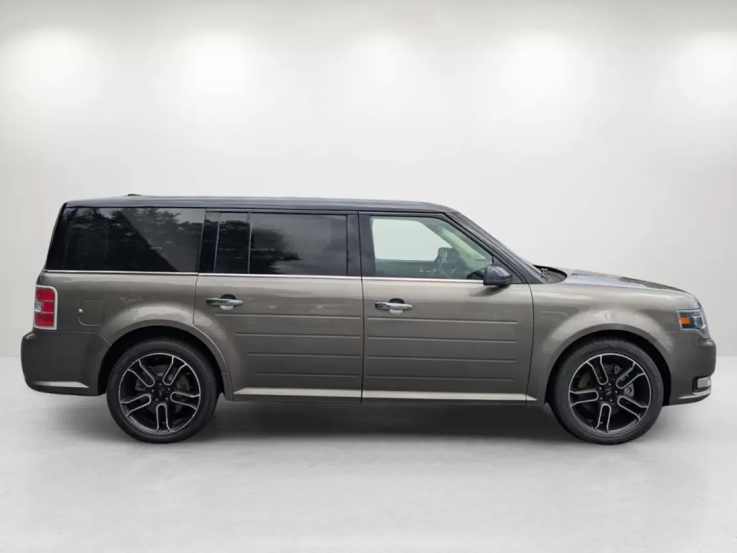 2013 Ford Flex Limited (2FMHK6D8XDB) with an Other engine, located at 3959 U.S. 80 W, Phenix City, AL, 36870, (334) 297-4885, 32.469296, -85.135185 - Embark on unforgettable journeys with the 2013 Ford Flex Limited, now available at Gils Auto in Prattville, AL. This versatile crossover is not just a vehicle; it's the perfect companion for growing families, weekend adventurers, and anyone seeking a reliable ride for long commutes. With its spaciou - Photo#16