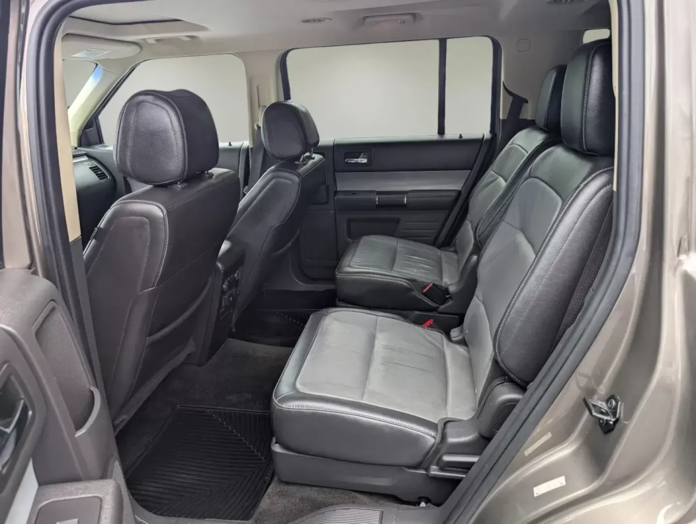 2013 Ford Flex Limited (2FMHK6D8XDB) with an Other engine, located at 3959 U.S. 80 W, Phenix City, AL, 36870, (334) 297-4885, 32.469296, -85.135185 - Embark on unforgettable journeys with the 2013 Ford Flex Limited, now available at Gils Auto in Prattville, AL. This versatile crossover is not just a vehicle; it's the perfect companion for growing families, weekend adventurers, and anyone seeking a reliable ride for long commutes. With its spaciou - Photo#28