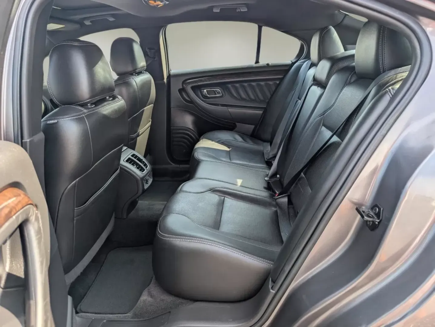 2013 Ford Taurus Limited (1FAHP2F89DG) with an Other engine, located at 5115 14th Ave., Columbus, GA, 31904, (706) 323-0345, 32.511494, -84.971046 - ### Elevate Your Daily Drive with the 2013 Ford Taurus Limited at Gils Auto!<br /> <br /> Looking for a vehicle that seamlessly blends comfort, style, and functionality? Whether you're commuting to work, making weekend getaways, or shuttling the kids to school, the 2013 Ford Taurus Limited is the pe - Photo#10