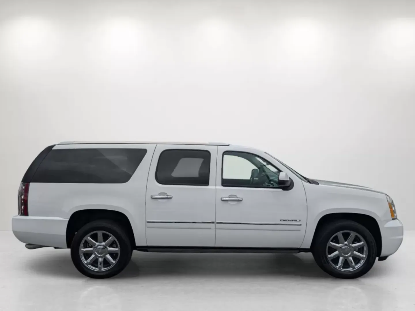 2013 /Ebony GMC Yukon XL Denali (1GKS2MEF2DR) with an Other engine, located at 3959 U.S. 80 W, Phenix City, AL, 36870, (334) 297-4885, 32.469296, -85.135185 - **Adventure Awaits with the 2013 GMC Yukon XL Denali!**<br /> <br /> Are you searching for a vehicle that can seamlessly transition from school drop-offs to weekend family adventures? Look no further than this stunning 2013 GMC Yukon XL Denali, available now at Gils Auto in Phenix City, AL. This spa - Photo#3