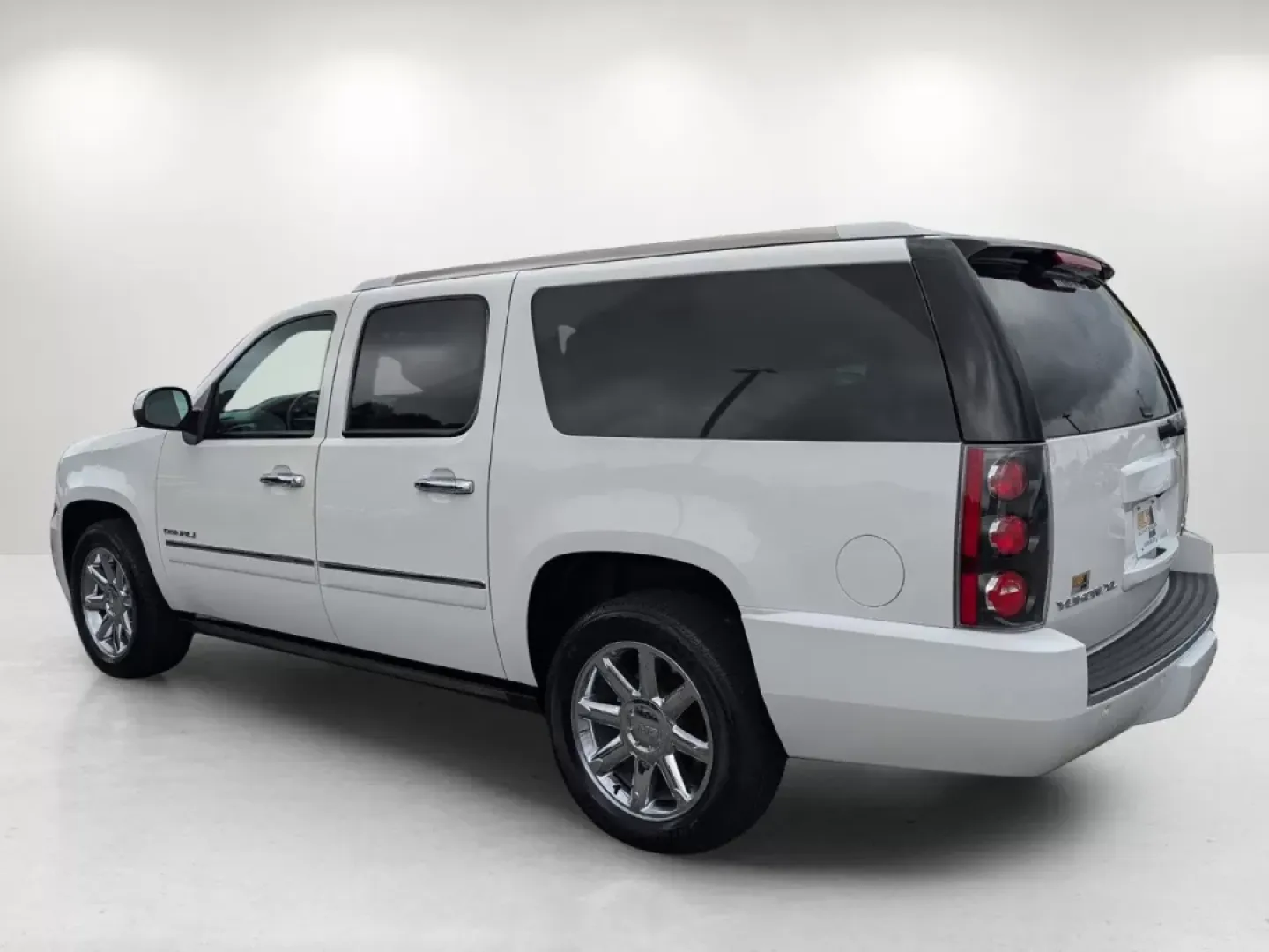 2013 /Ebony GMC Yukon XL Denali (1GKS2MEF2DR) with an Other engine, located at 3959 U.S. 80 W, Phenix City, AL, 36870, (334) 297-4885, 32.469296, -85.135185 - **Adventure Awaits with the 2013 GMC Yukon XL Denali!**<br /> <br /> Are you searching for a vehicle that can seamlessly transition from school drop-offs to weekend family adventures? Look no further than this stunning 2013 GMC Yukon XL Denali, available now at Gils Auto in Phenix City, AL. This spa - Photo#6