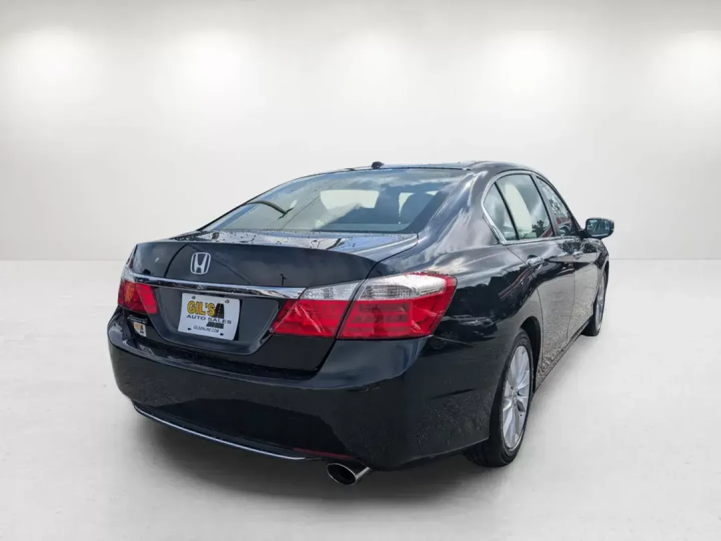 2013 Honda Accord Sdn EX-L (1HGCR2F89DA) with an Gas I4 2.4L/144 engine, 1-Speed Continuously Variable Ratio transmission, located at 3959 U.S. 80 W, Phenix City, AL, 36870, (334) 297-4885, 32.469296, -85.135185 - **Experience Unmatched Comfort and Style with the 2013 Honda Accord EX-L at Gils Auto - Phenix City!**<br /> <br /> Are you searching for the ideal vehicle that seamlessly blends comfort, style, and reliability? Look no further! The 2013 Honda Accord EX-L is here, perfect for anyone looking to enhan - Photo#5