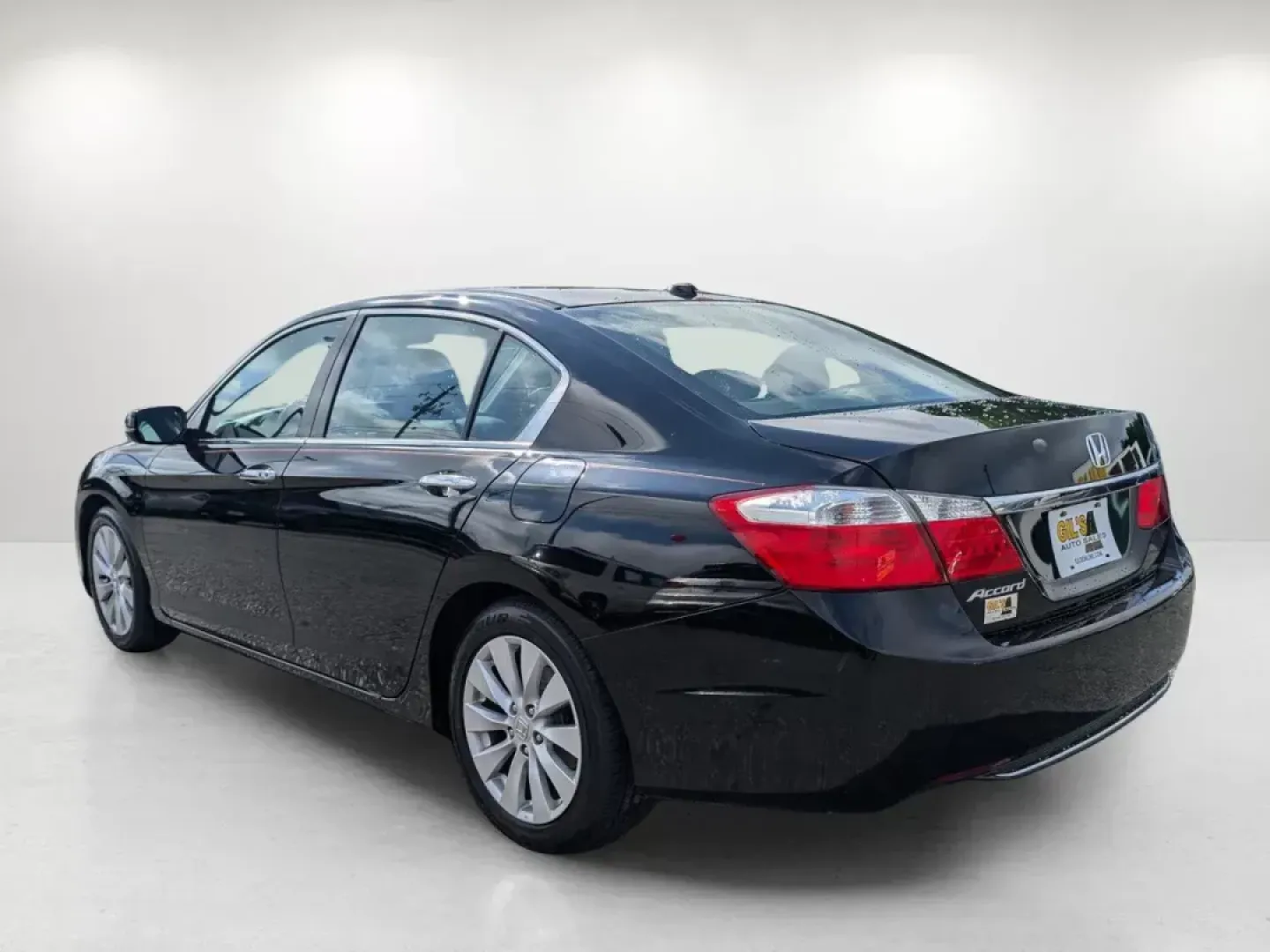2013 Honda Accord Sdn EX-L (1HGCR2F89DA) with an Gas I4 2.4L/144 engine, 1-Speed Continuously Variable Ratio transmission, located at 3959 U.S. 80 W, Phenix City, AL, 36870, (334) 297-4885, 32.469296, -85.135185 - **Experience Unmatched Comfort and Style with the 2013 Honda Accord EX-L at Gils Auto - Phenix City!**<br /> <br /> Are you searching for the ideal vehicle that seamlessly blends comfort, style, and reliability? Look no further! The 2013 Honda Accord EX-L is here, perfect for anyone looking to enhan - Photo#7