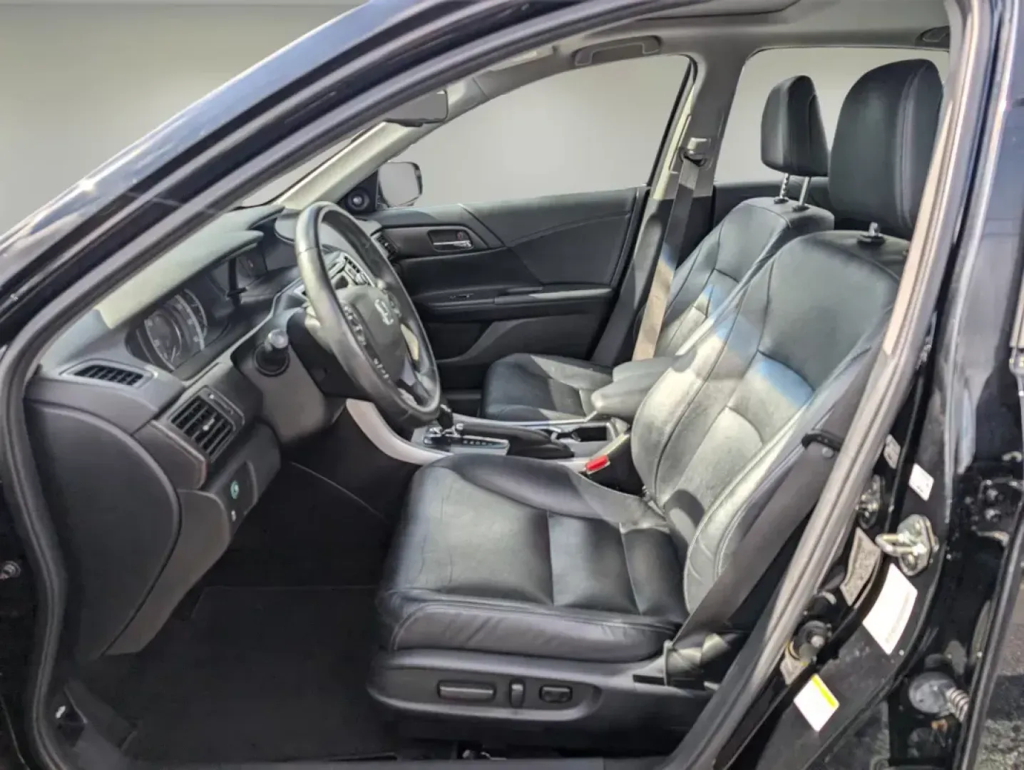 2013 Honda Accord Sdn EX-L (1HGCR2F89DA) with an Gas I4 2.4L/144 engine, 1-Speed Continuously Variable Ratio transmission, located at 3959 U.S. 80 W, Phenix City, AL, 36870, (334) 297-4885, 32.469296, -85.135185 - **Experience Unmatched Comfort and Style with the 2013 Honda Accord EX-L at Gils Auto - Phenix City!**<br /> <br /> Are you searching for the ideal vehicle that seamlessly blends comfort, style, and reliability? Look no further! The 2013 Honda Accord EX-L is here, perfect for anyone looking to enhan - Photo#10