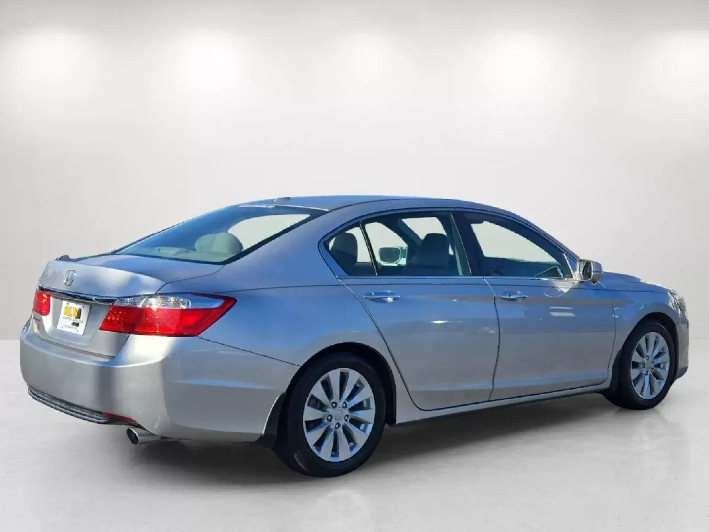 2013 Honda Accord Sdn EX-L (1HGCR2F87DA) with an Other engine, located at 5115 14th Ave., Columbus, GA, 31904, (706) 323-0345, 32.511494, -84.971046 - **Discover Your Ideal Commute Companion: 2013 Honda Accord EX-L at Gils Auto, Phenix City, AL**<br /> <br /> Are you searching for a reliable, stylish sedan that elevates your daily commute while providing comfort and advanced technology? Look no further than the stunning 2013 Honda Accord EX-L avai - Photo#5