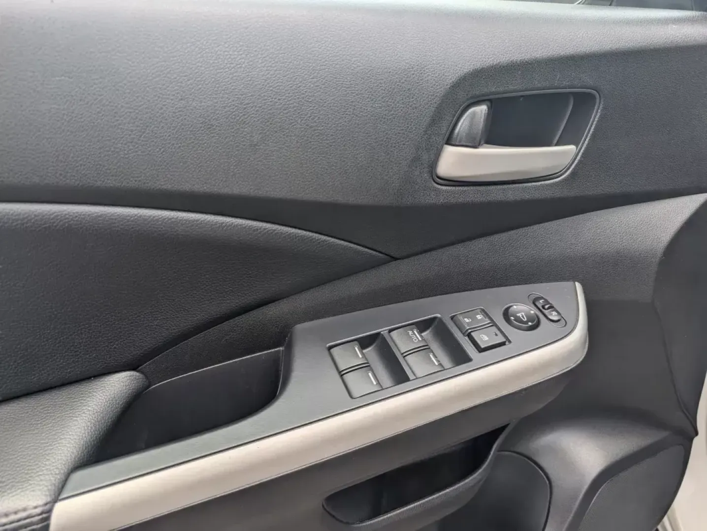 2013 Honda CR-V EX-L (5J6RM3H73DL) with an Other engine, located at 3959 U.S. 80 W, Phenix City, AL, 36870, (334) 297-4885, 32.469296, -85.135185 - 2013 Honda CR-V EX-L - Photo#9
