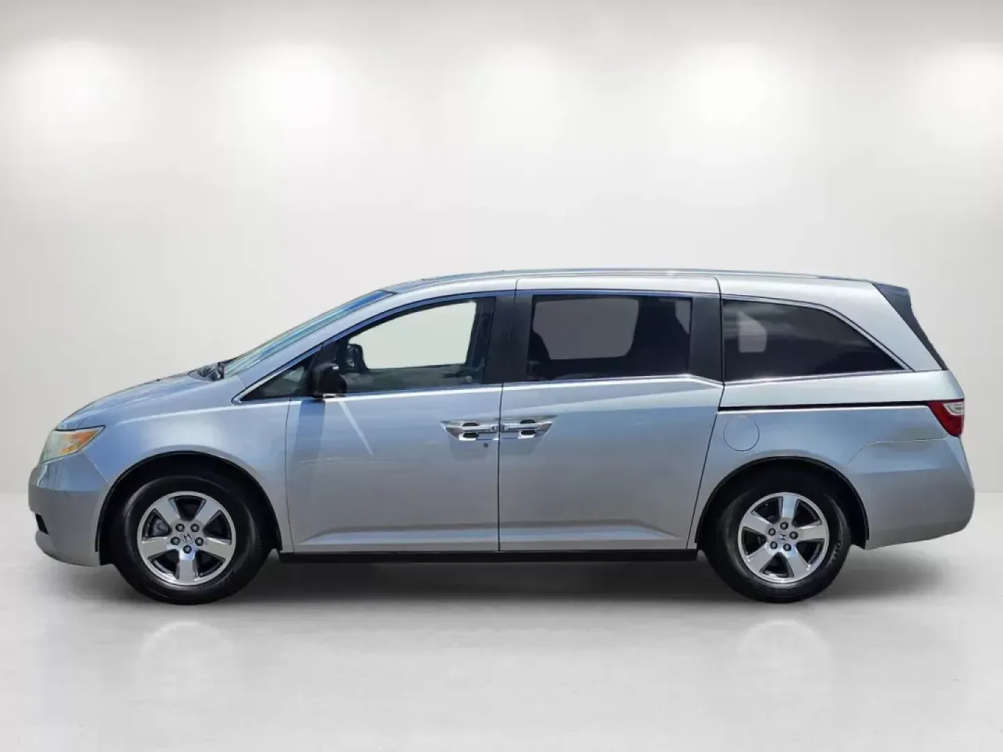 2013 /Gray Honda Odyssey EX-L (5FNRL5H69DB) with an Other engine, located at 521 Old Farm Lane Rd, Prattville, AL, 36066, (334) 325-1505, 32.482460, -86.416367 - **Elevate Your Family Adventures with This 2013 Honda Odyssey EX-L!**<br /> <br /> At Gils Auto in Prattville, AL, we understand that family life can be busy and chaotic. Whether you're shuttling kids to soccer practice, embarking on a weekend road trip, or simply running errands, you need a reliabl - Photo#2