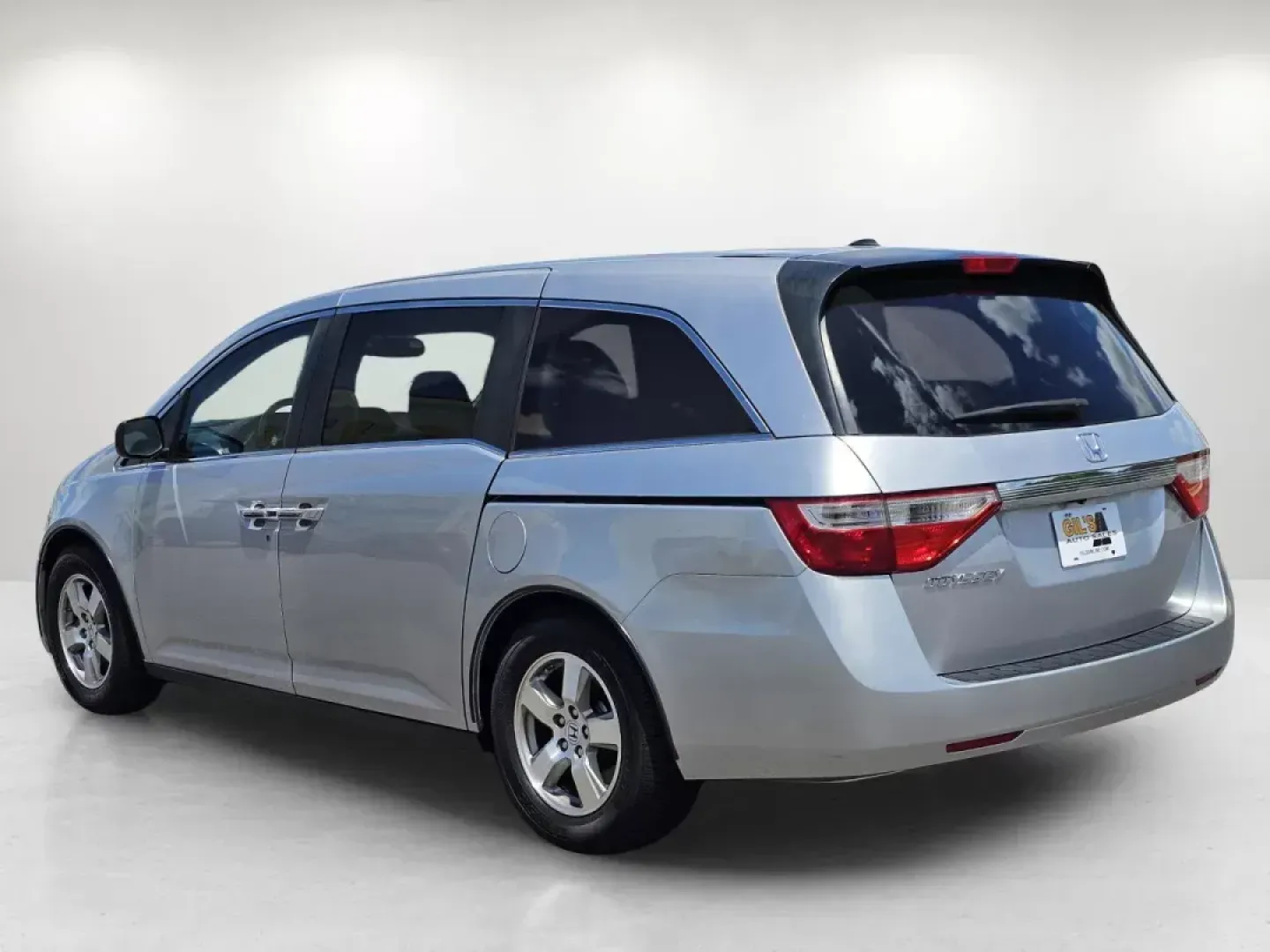 2013 /Gray Honda Odyssey EX-L (5FNRL5H69DB) with an Other engine, located at 521 Old Farm Lane Rd, Prattville, AL, 36066, (334) 325-1505, 32.482460, -86.416367 - **Elevate Your Family Adventures with This 2013 Honda Odyssey EX-L!**<br /> <br /> At Gils Auto in Prattville, AL, we understand that family life can be busy and chaotic. Whether you're shuttling kids to soccer practice, embarking on a weekend road trip, or simply running errands, you need a reliabl - Photo#3
