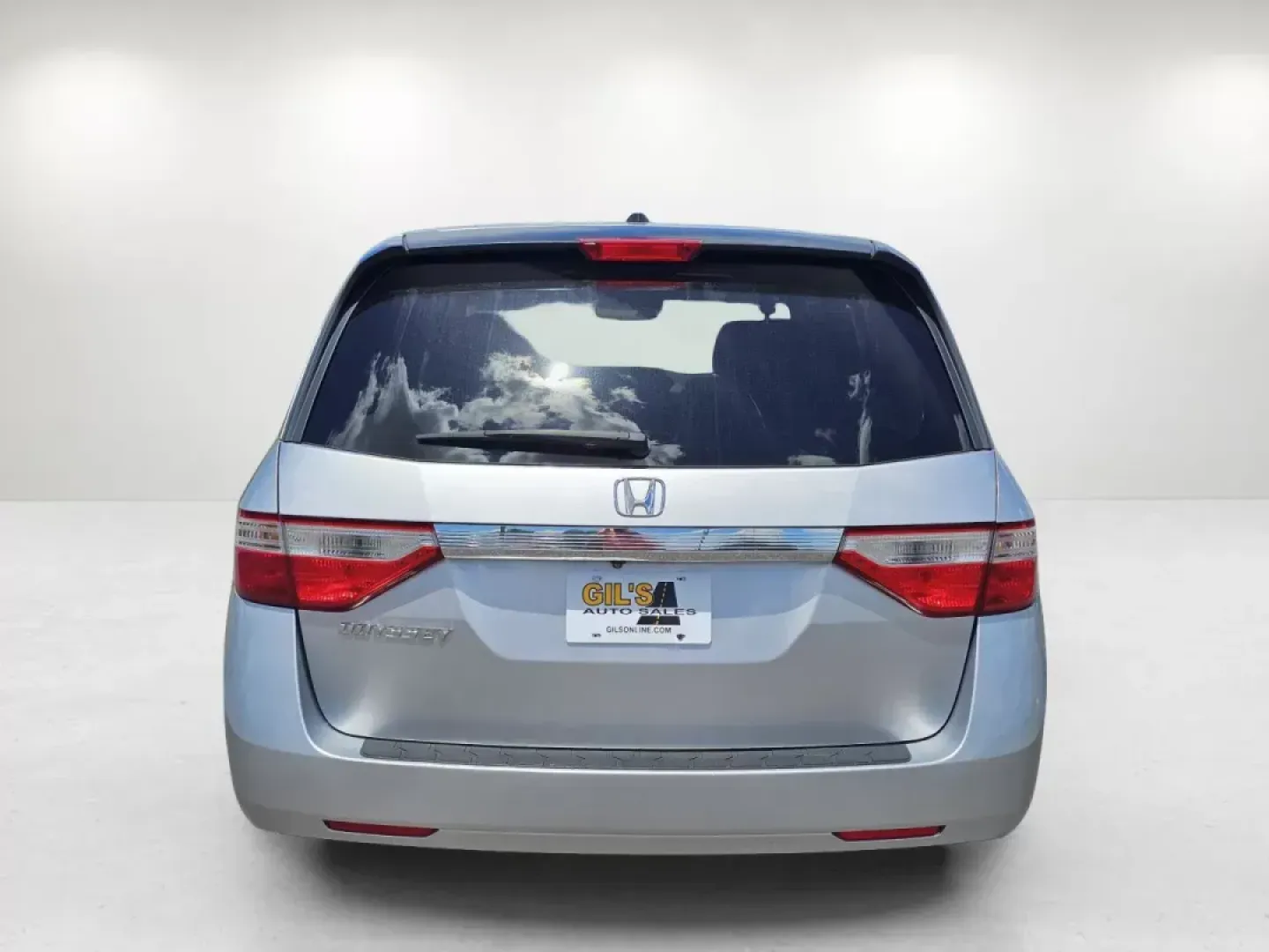 2013 /Gray Honda Odyssey EX-L (5FNRL5H69DB) with an Other engine, located at 521 Old Farm Lane Rd, Prattville, AL, 36066, (334) 325-1505, 32.482460, -86.416367 - **Elevate Your Family Adventures with This 2013 Honda Odyssey EX-L!**<br /> <br /> At Gils Auto in Prattville, AL, we understand that family life can be busy and chaotic. Whether you're shuttling kids to soccer practice, embarking on a weekend road trip, or simply running errands, you need a reliabl - Photo#4