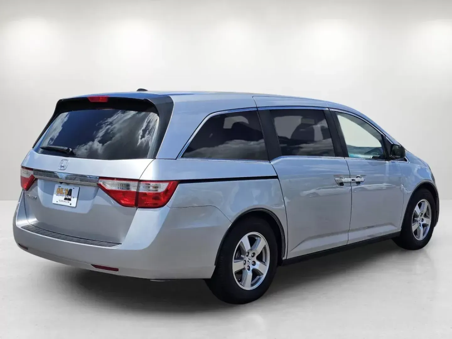 2013 /Gray Honda Odyssey EX-L (5FNRL5H69DB) with an Other engine, located at 521 Old Farm Lane Rd, Prattville, AL, 36066, (334) 325-1505, 32.482460, -86.416367 - **Elevate Your Family Adventures with This 2013 Honda Odyssey EX-L!**<br /> <br /> At Gils Auto in Prattville, AL, we understand that family life can be busy and chaotic. Whether you're shuttling kids to soccer practice, embarking on a weekend road trip, or simply running errands, you need a reliabl - Photo#5