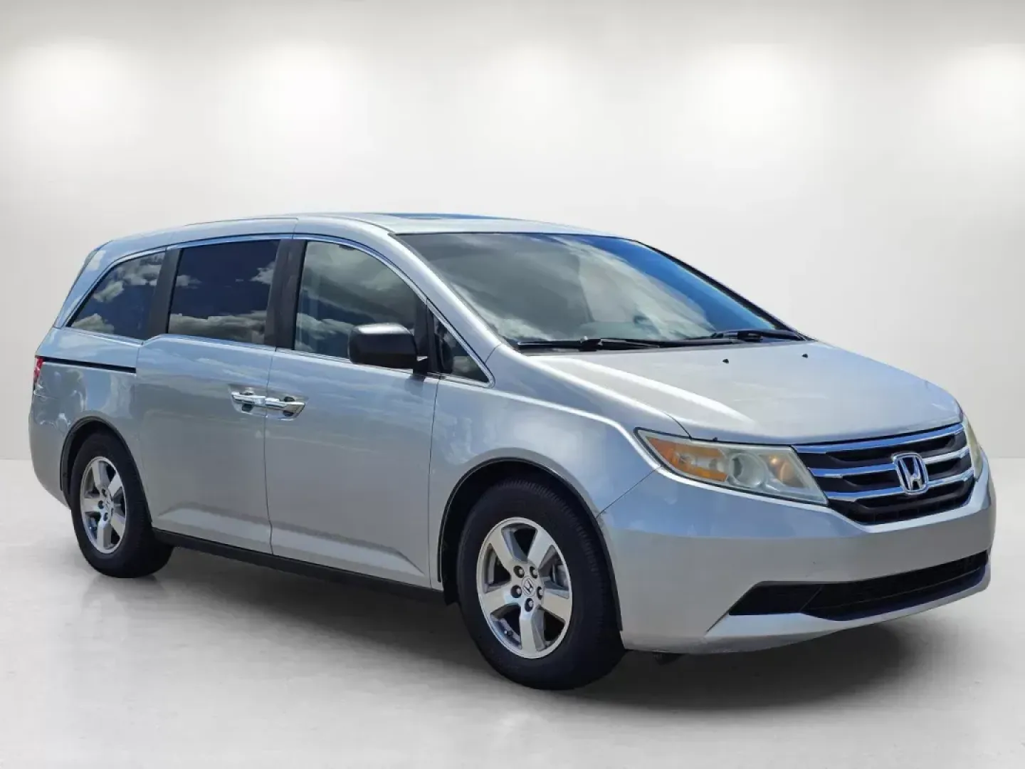 2013 /Gray Honda Odyssey EX-L (5FNRL5H69DB) with an Other engine, located at 521 Old Farm Lane Rd, Prattville, AL, 36066, (334) 325-1505, 32.482460, -86.416367 - **Elevate Your Family Adventures with This 2013 Honda Odyssey EX-L!**<br /> <br /> At Gils Auto in Prattville, AL, we understand that family life can be busy and chaotic. Whether you're shuttling kids to soccer practice, embarking on a weekend road trip, or simply running errands, you need a reliabl - Photo#7