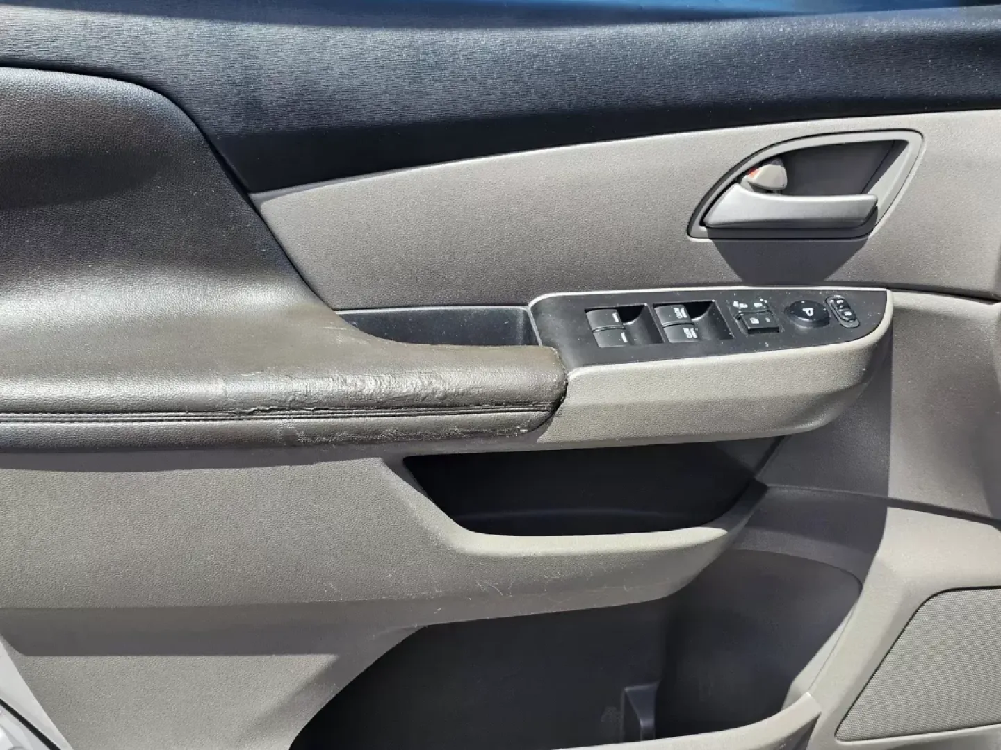 2013 /Gray Honda Odyssey EX-L (5FNRL5H69DB) with an Other engine, located at 521 Old Farm Lane Rd, Prattville, AL, 36066, (334) 325-1505, 32.482460, -86.416367 - **Elevate Your Family Adventures with This 2013 Honda Odyssey EX-L!**<br /> <br /> At Gils Auto in Prattville, AL, we understand that family life can be busy and chaotic. Whether you're shuttling kids to soccer practice, embarking on a weekend road trip, or simply running errands, you need a reliabl - Photo#9