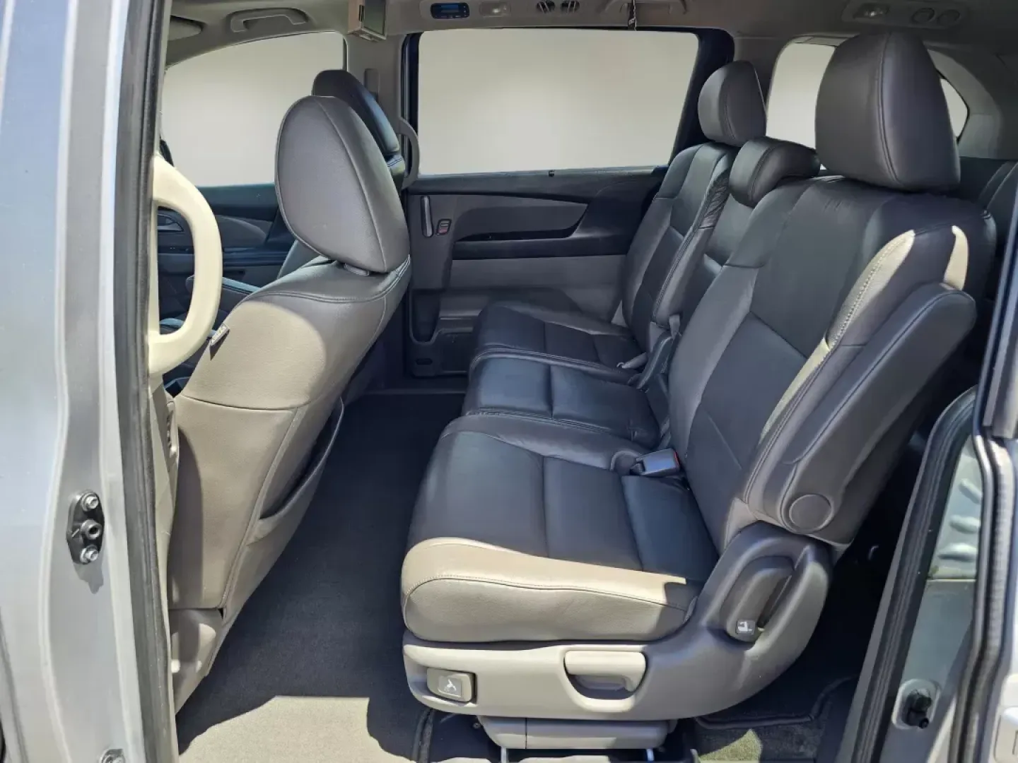 2013 /Gray Honda Odyssey EX-L (5FNRL5H69DB) with an Other engine, located at 521 Old Farm Lane Rd, Prattville, AL, 36066, (334) 325-1505, 32.482460, -86.416367 - **Elevate Your Family Adventures with This 2013 Honda Odyssey EX-L!**<br /> <br /> At Gils Auto in Prattville, AL, we understand that family life can be busy and chaotic. Whether you're shuttling kids to soccer practice, embarking on a weekend road trip, or simply running errands, you need a reliabl - Photo#14