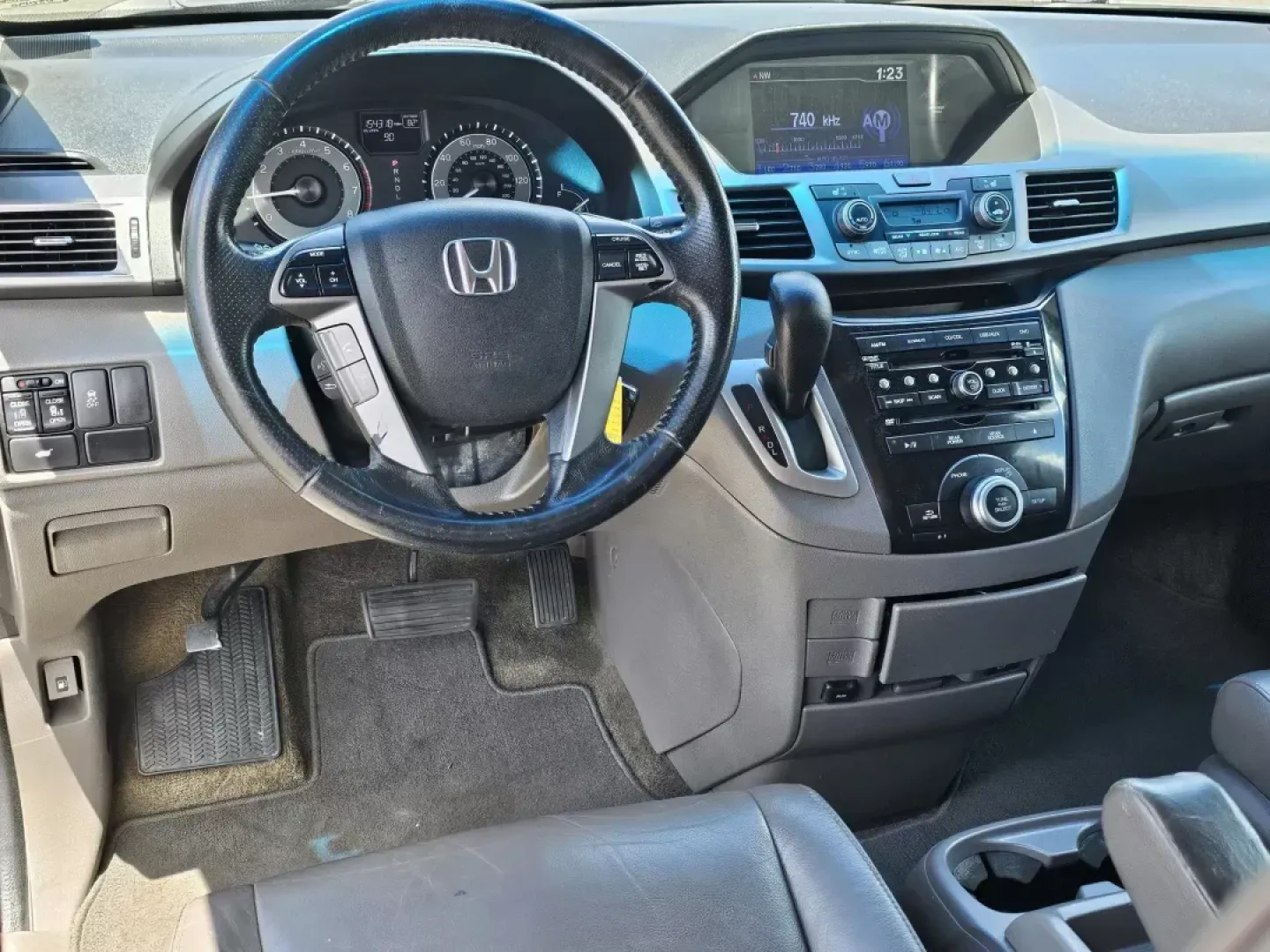 2013 /Gray Honda Odyssey EX-L (5FNRL5H69DB) with an Other engine, located at 521 Old Farm Lane Rd, Prattville, AL, 36066, (334) 325-1505, 32.482460, -86.416367 - **Elevate Your Family Adventures with This 2013 Honda Odyssey EX-L!**<br /> <br /> At Gils Auto in Prattville, AL, we understand that family life can be busy and chaotic. Whether you're shuttling kids to soccer practice, embarking on a weekend road trip, or simply running errands, you need a reliabl - Photo#17