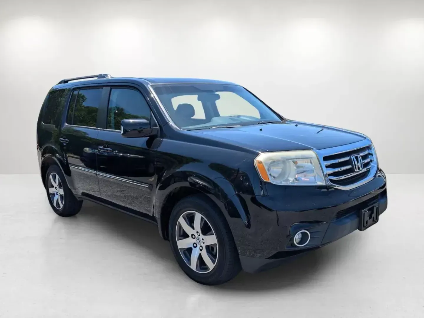 2013 Honda Pilot Touring (5FNYF4H99DB) with an Other engine, located at 5115 14th Ave., Columbus, GA, 31904, (706) 323-0345, 32.511494, -84.971046 - Step into the adventure of family road trips, weekend getaways, or your daily commute in this versatile 2013 Honda Pilot Touring, perfectly designed for dynamic lifestyles. Whether you're a growing family in need of space and comfort or a budget-conscious buyer looking for reliability, this SUV chec - Photo#2