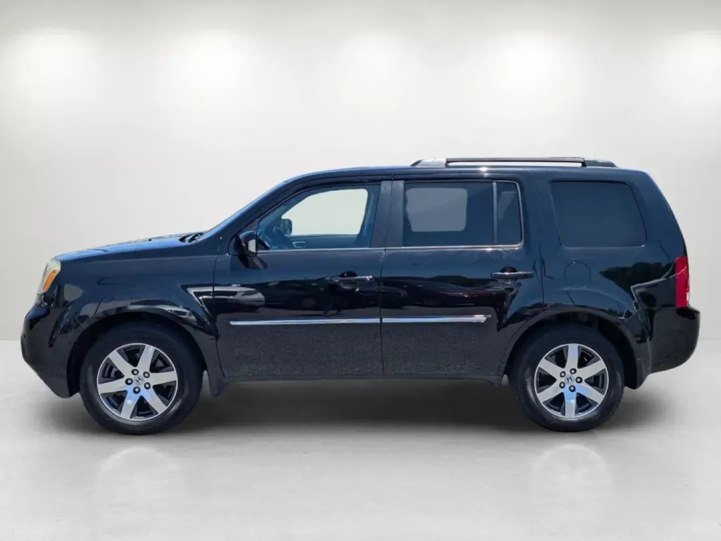 2013 Honda Pilot Touring (5FNYF4H99DB) with an Other engine, located at 5115 14th Ave., Columbus, GA, 31904, (706) 323-0345, 32.511494, -84.971046 - Step into the adventure of family road trips, weekend getaways, or your daily commute in this versatile 2013 Honda Pilot Touring, perfectly designed for dynamic lifestyles. Whether you're a growing family in need of space and comfort or a budget-conscious buyer looking for reliability, this SUV chec - Photo#7
