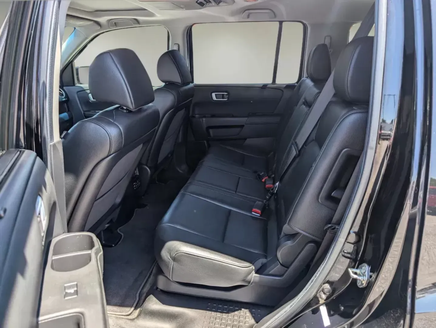 2013 Honda Pilot Touring (5FNYF4H99DB) with an Other engine, located at 5115 14th Ave., Columbus, GA, 31904, (706) 323-0345, 32.511494, -84.971046 - Step into the adventure of family road trips, weekend getaways, or your daily commute in this versatile 2013 Honda Pilot Touring, perfectly designed for dynamic lifestyles. Whether you're a growing family in need of space and comfort or a budget-conscious buyer looking for reliability, this SUV chec - Photo#10