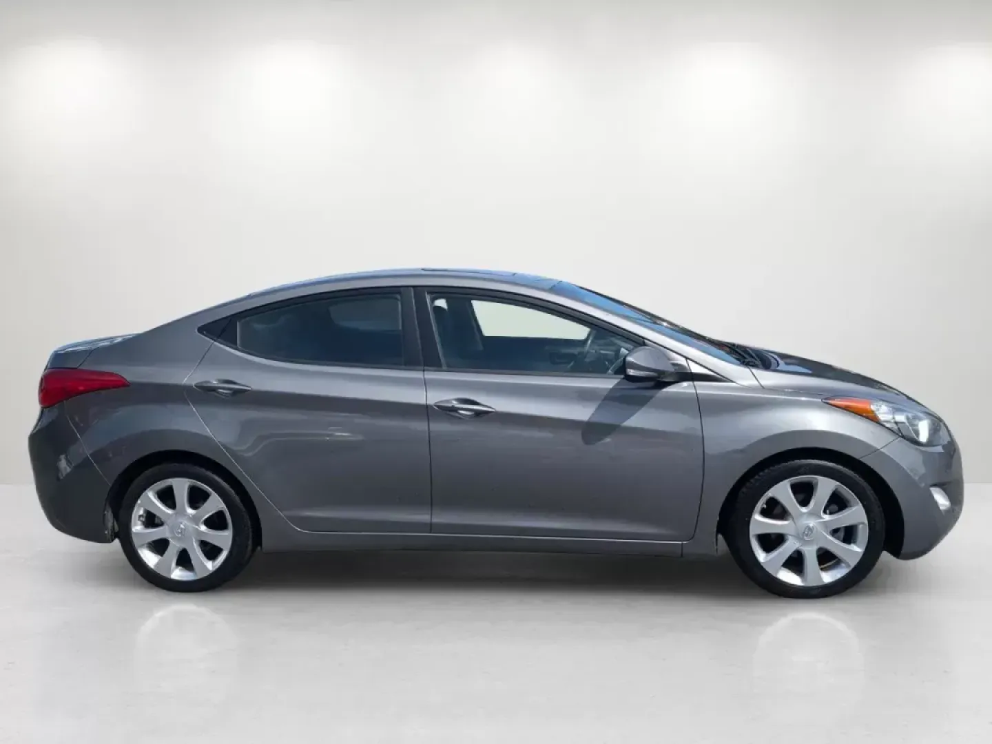 2013 /Gray Hyundai Elantra Limited (5NPDH4AE3DH) with an Gas I4 1.8L/110 engine, 6-Speed Automatic w/Manual Shift transmission, located at 1430 Gateway Drive, Opelika, AL, 36801, (334) 239-0944, 32.637871, -85.409790 - 2013 Hyundai Elantra Limited - Photo#4