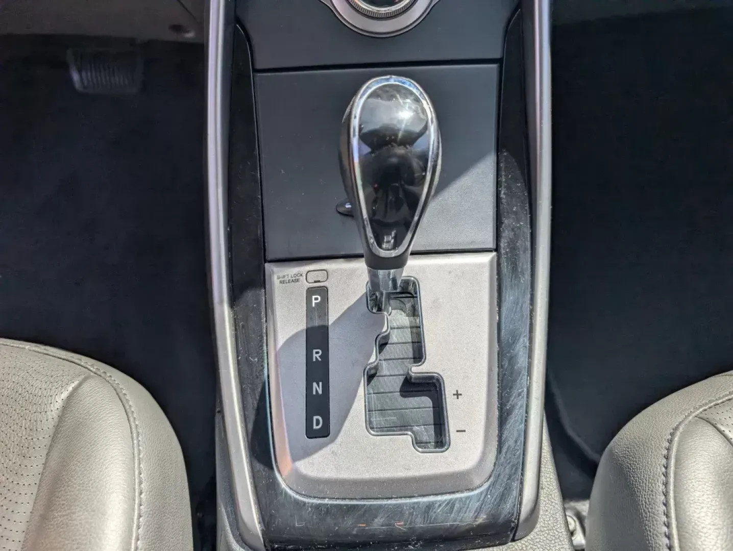 2013 /Gray Hyundai Elantra Limited (5NPDH4AE3DH) with an Gas I4 1.8L/110 engine, 6-Speed Automatic w/Manual Shift transmission, located at 1430 Gateway Drive, Opelika, AL, 36801, (334) 239-0944, 32.637871, -85.409790 - 2013 Hyundai Elantra Limited - Photo#12