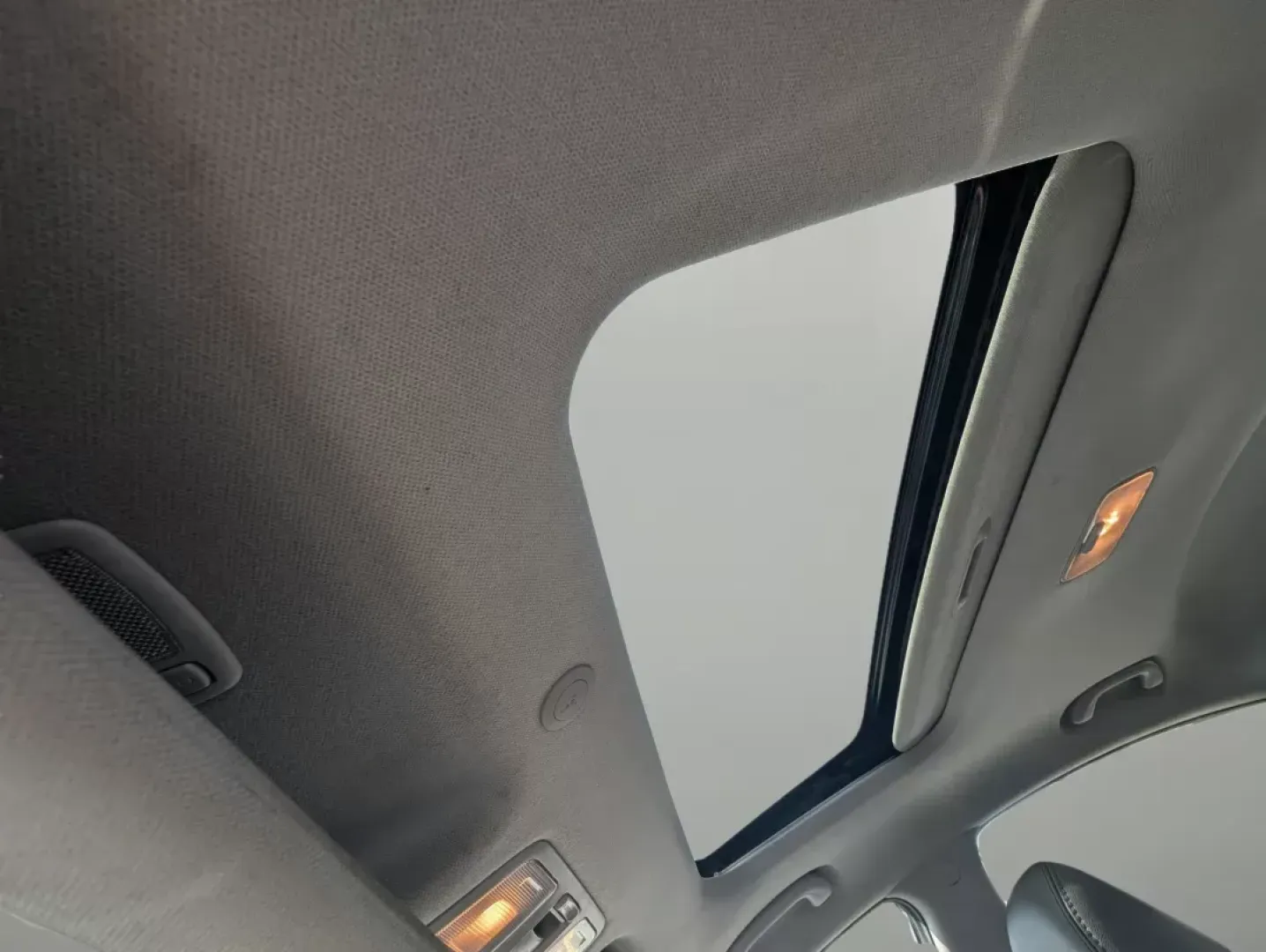 2013 /Gray Hyundai Elantra Limited (5NPDH4AE3DH) with an Gas I4 1.8L/110 engine, 6-Speed Automatic w/Manual Shift transmission, located at 1430 Gateway Drive, Opelika, AL, 36801, (334) 239-0944, 32.637871, -85.409790 - 2013 Hyundai Elantra Limited - Photo#15