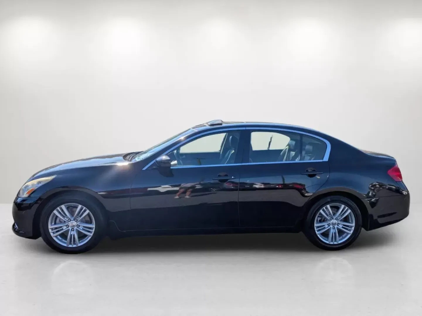 2013 /Graphite Infiniti G37 Sedan Journey (JN1CV6AP2DM) with an Other engine, located at 3959 U.S. 80 W, Phenix City, AL, 36870, (334) 297-4885, 32.469296, -85.135185 - Looking for the perfect vehicle that combines luxury, performance, and affordability? Step into the world of the 2013 Infiniti G37 Sedan, available now at Gils Auto in Phenix City, AL. This sleek and stylish sedan is not just a mode of transportation; it's an experience that enhances your daily comm - Photo#7