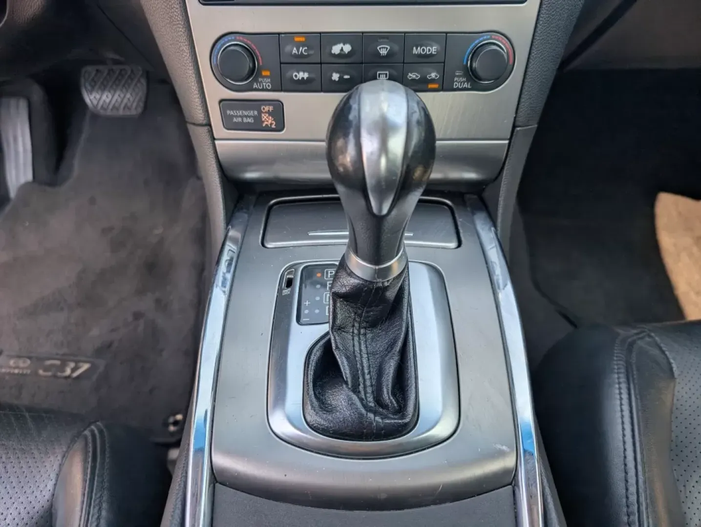 2013 /Graphite Infiniti G37 Sedan Journey (JN1CV6AP2DM) with an Other engine, located at 3959 U.S. 80 W, Phenix City, AL, 36870, (334) 297-4885, 32.469296, -85.135185 - **Elevate Your Daily Drive with the 2013 Infiniti G37 Sedan!**<br /> <br /> Are you ready to transform your daily commute into a luxurious experience? Look no further than this stunning 2013 Infiniti G37 Sedan, now available at Gils Auto in Phenix City, AL! Whether you're navigating the bustling str - Photo#13