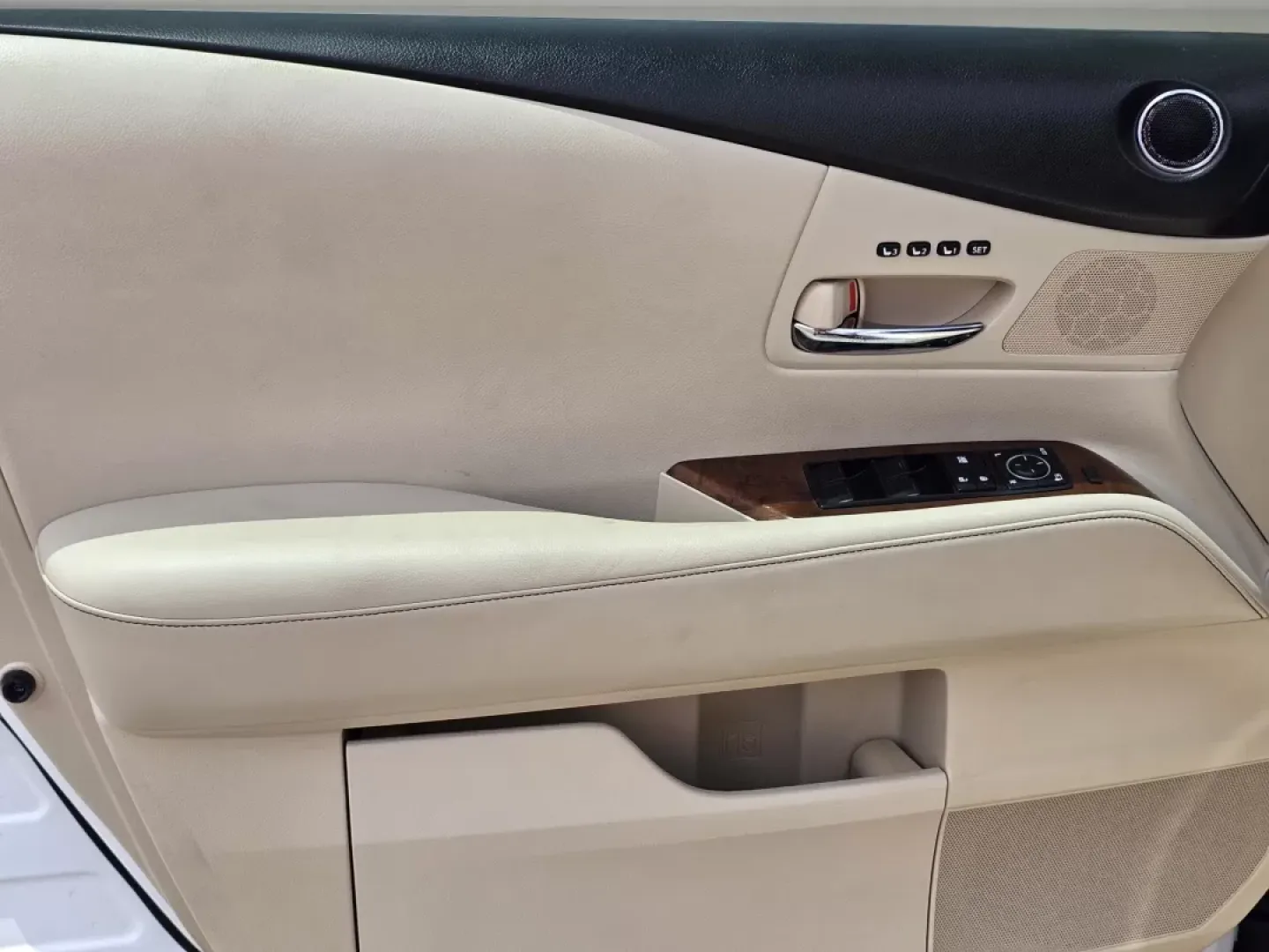 2013 Lexus RX 350 (JTJZK1BA8D2) with an Other engine, located at 521 Old Farm Lane Rd, Prattville, AL, 36066, (334) 325-1505, 32.482460, -86.416367 - ### Discover Adventure and Luxury with the 2013 Lexus RX 350 at Gils Auto - Prattville!<br /> <br /> Are you in the market for an SUV that blends luxury with practicality? Look no further than the stunning 2013 Lexus RX 350, a vehicle that embodies comfort and versatility, perfect for both daily com - Photo#8
